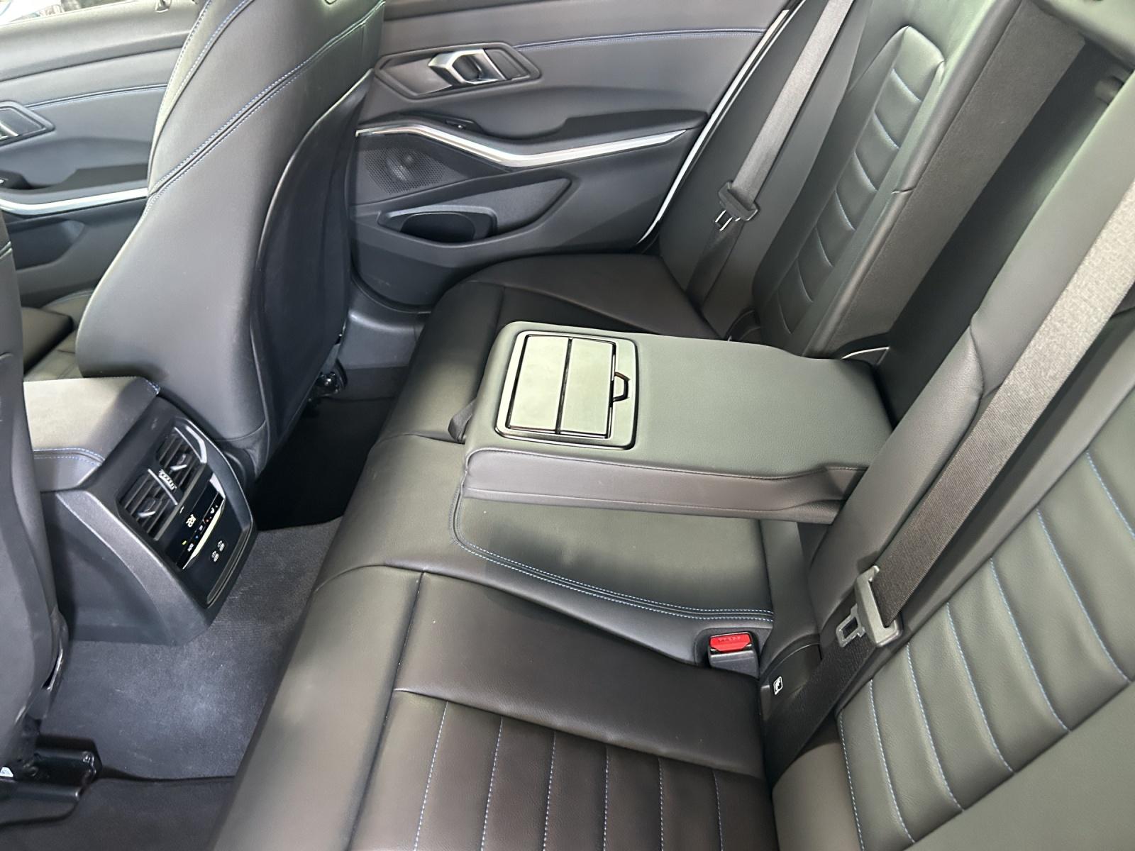 BMW 320d xDrive SAG Touring-image-22