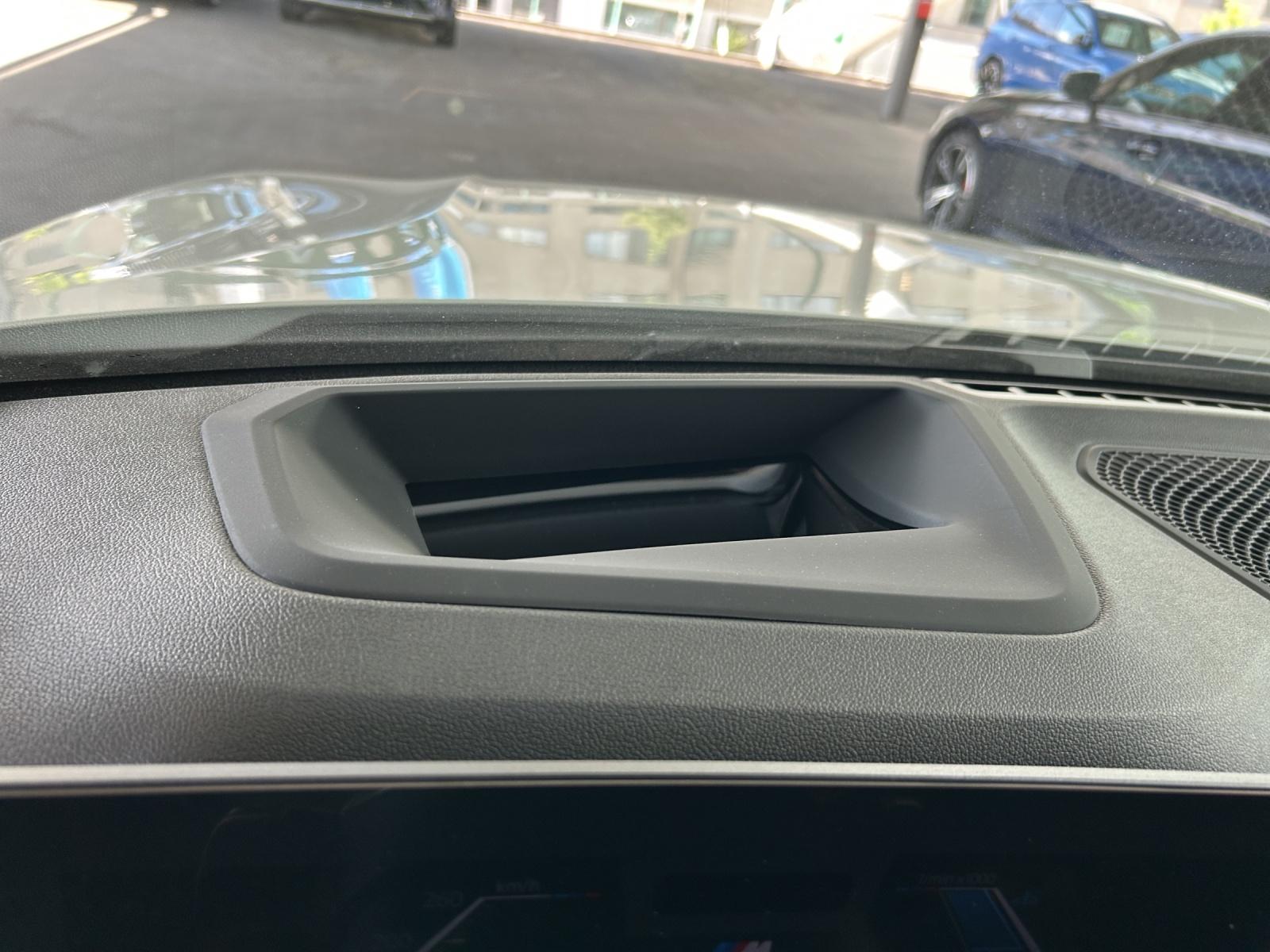 BMW 320d xDrive SAG Touring-image-13