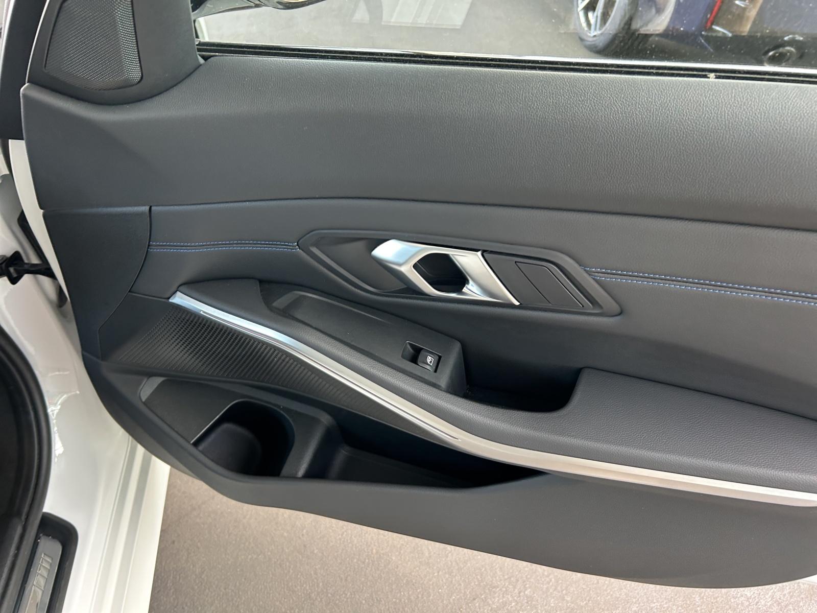 BMW 320d xDrive SAG Touring-image-29
