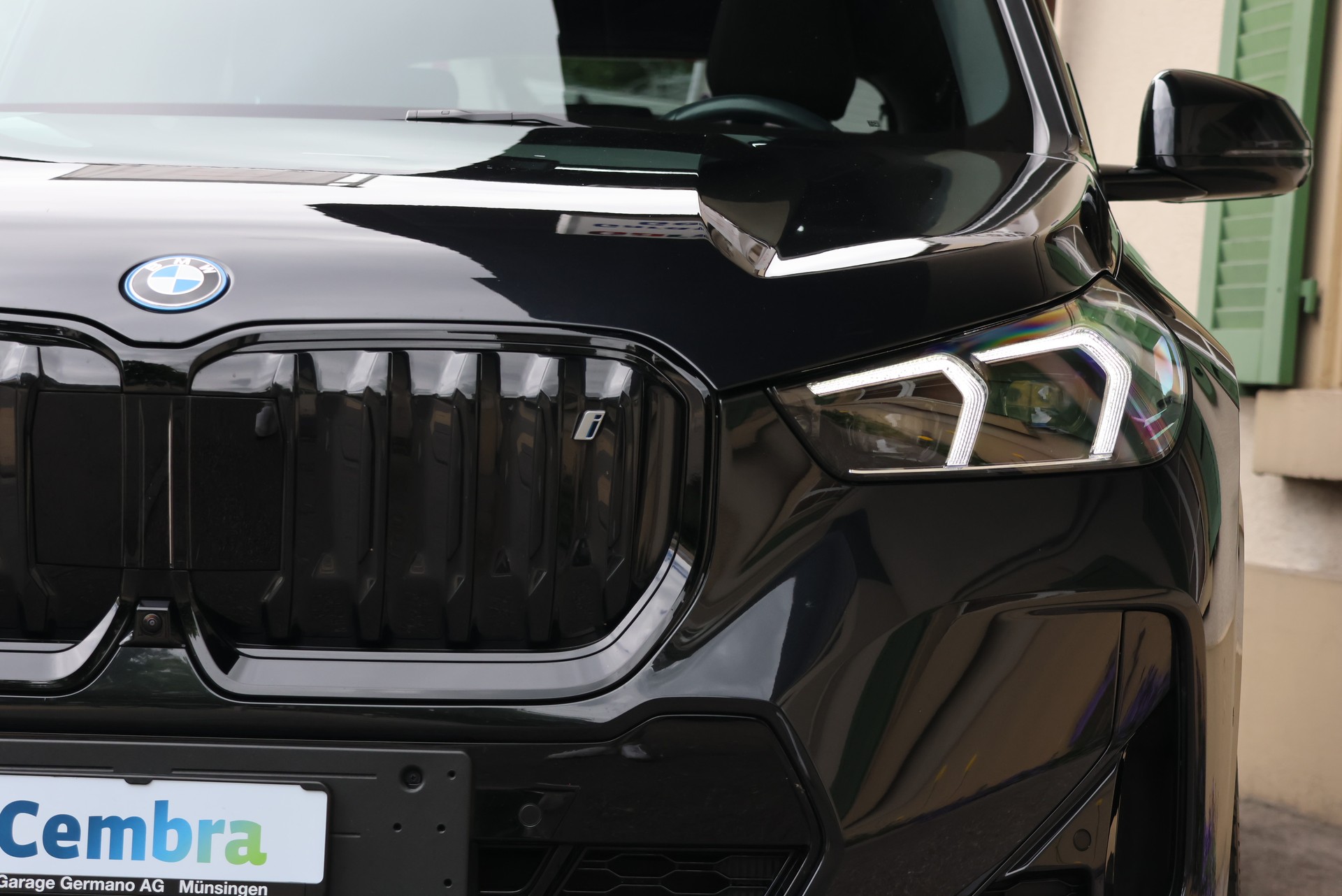 BMW iX1 xDrive 30 M Sport-image-2