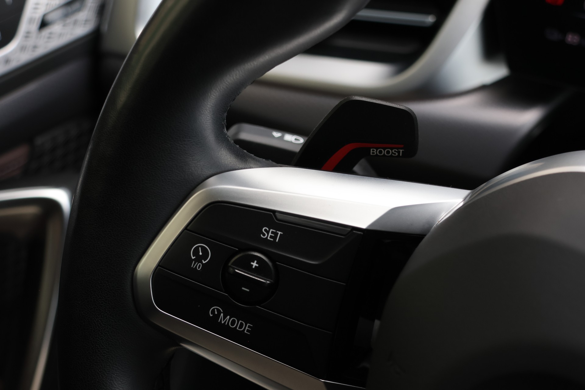 BMW iX1 xDrive 30 M Sport-image-14
