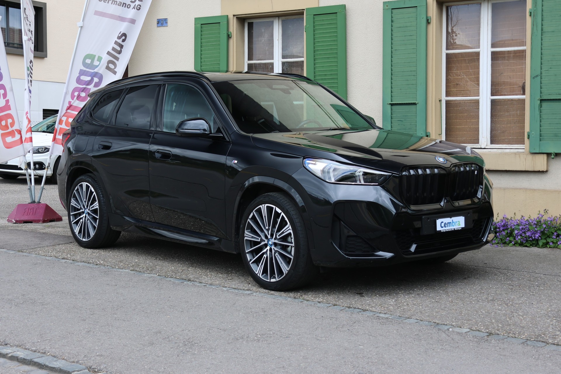 BMW iX1 xDrive 30 M Sport-image-3