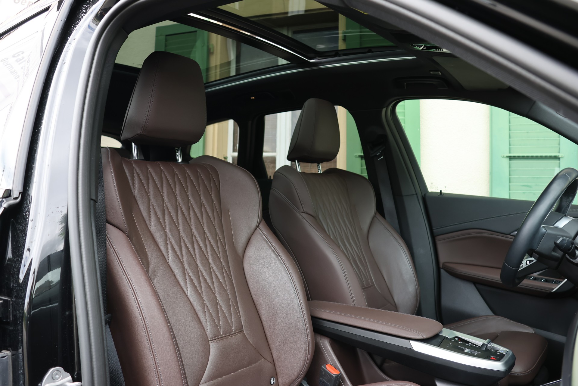 BMW iX1 xDrive 30 M Sport-image-9