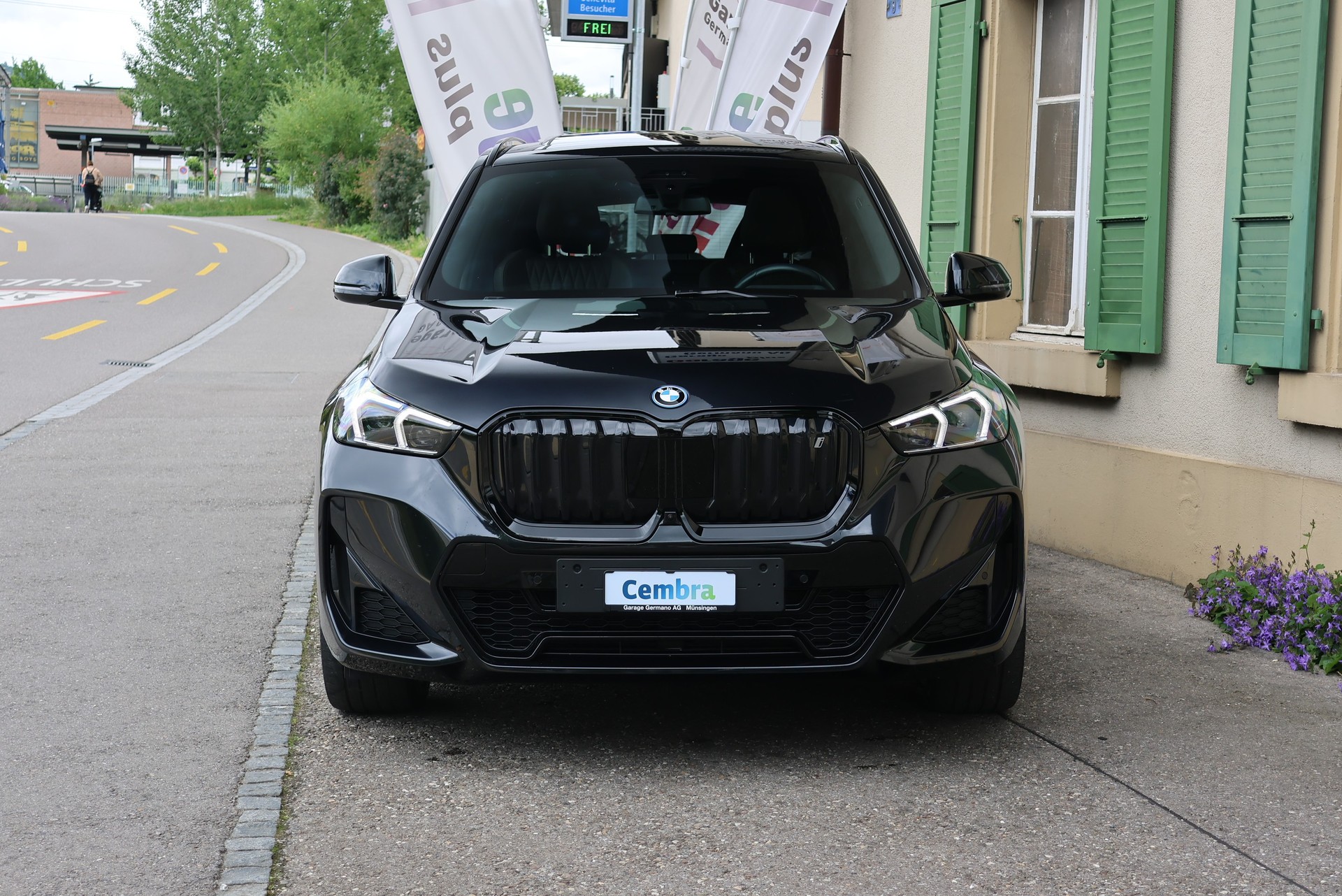 BMW iX1 xDrive 30 M Sport-image-1