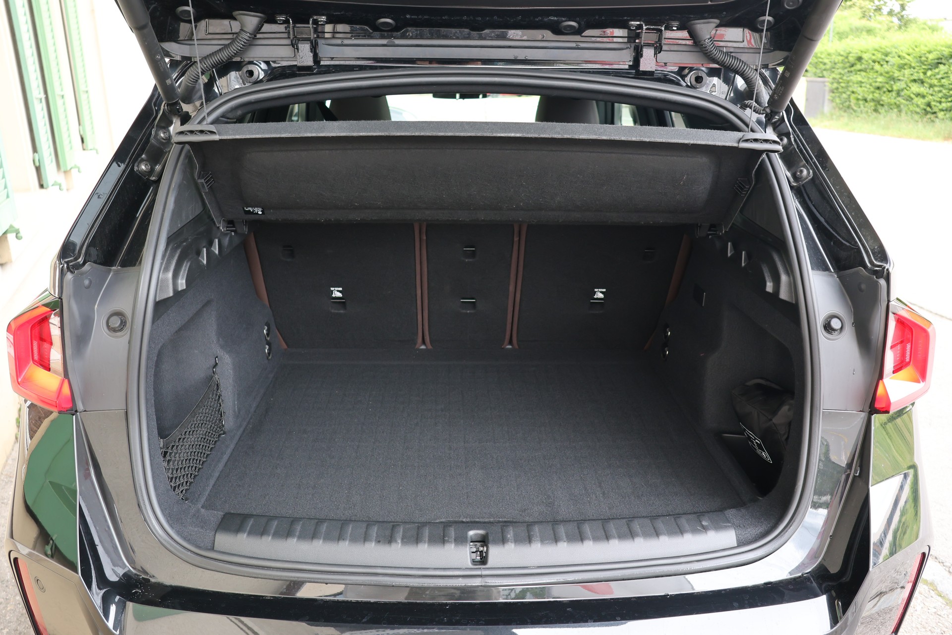 BMW iX1 xDrive 30 M Sport-image-6