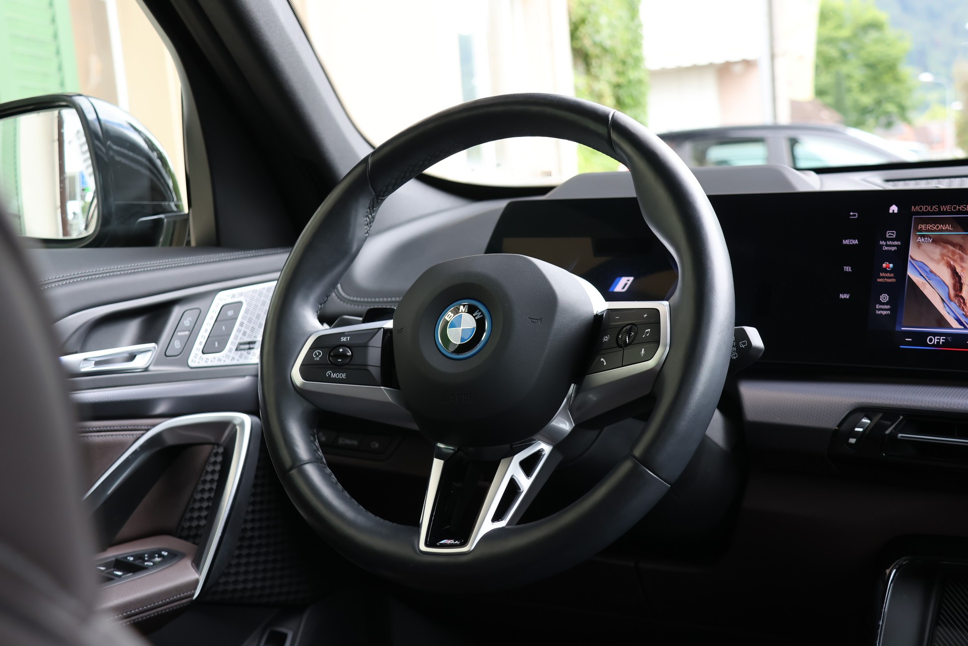 BMW iX1 xDrive 30 M Sport-image-13