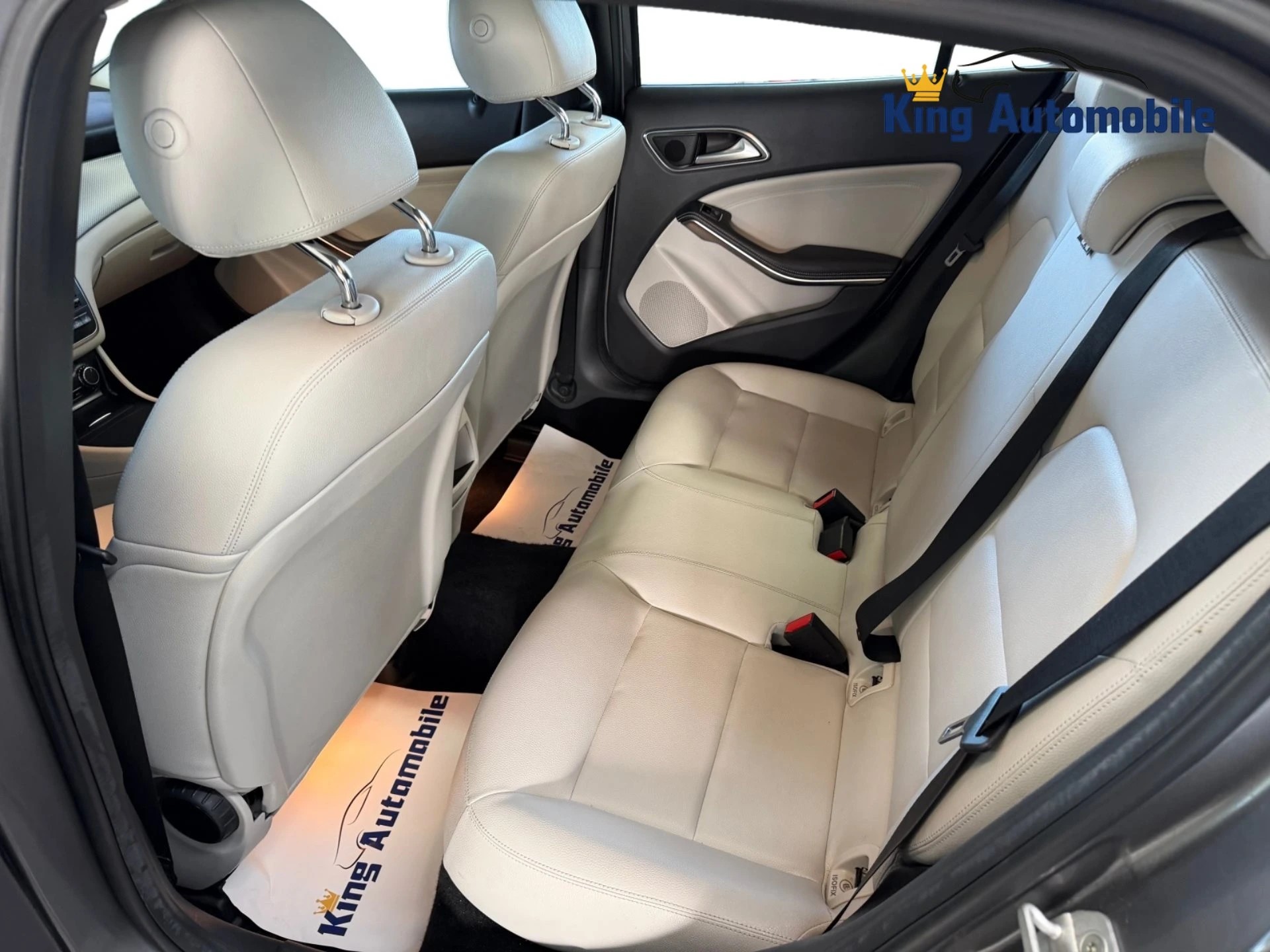 MERCEDES-BENZ GLA 250 4Matic 7G-DCT | Frisch MFK | Pano Dach | Leder | Carplay-image-9