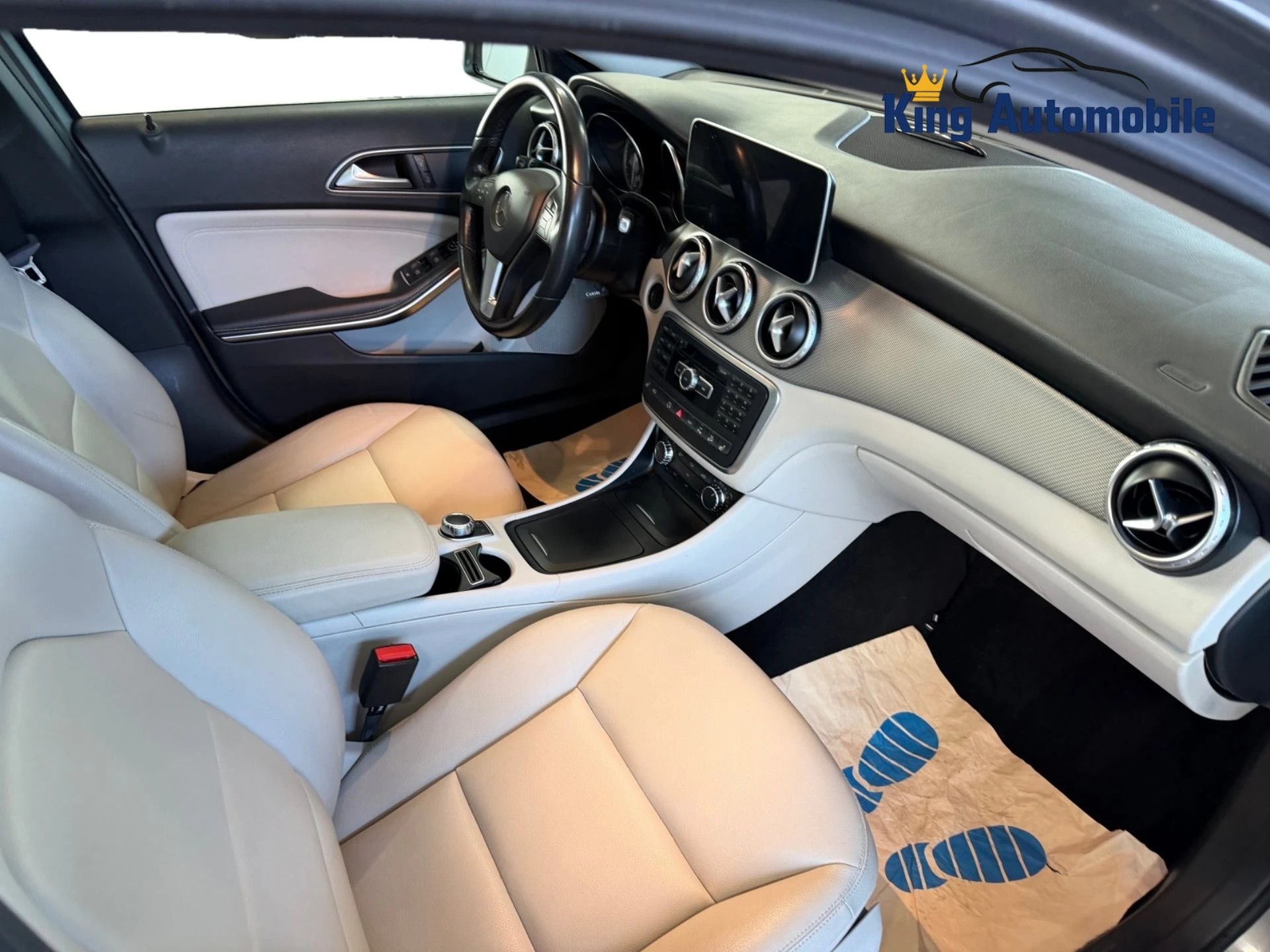 MERCEDES-BENZ GLA 250 4Matic 7G-DCT | Frisch MFK | Pano Dach | Leder | Carplay-image-8
