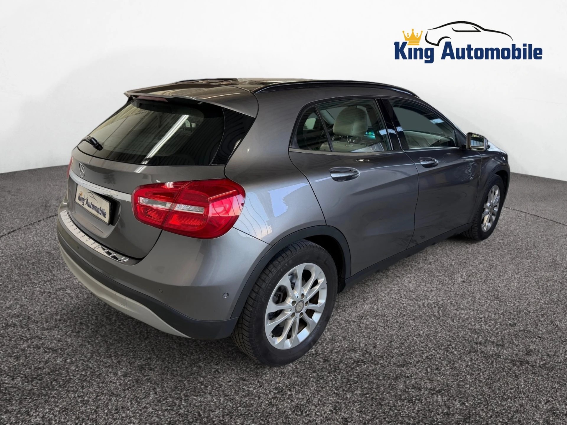 MERCEDES-BENZ GLA 250 4Matic 7G-DCT | Frisch MFK | Pano Dach | Leder | Carplay-image-4