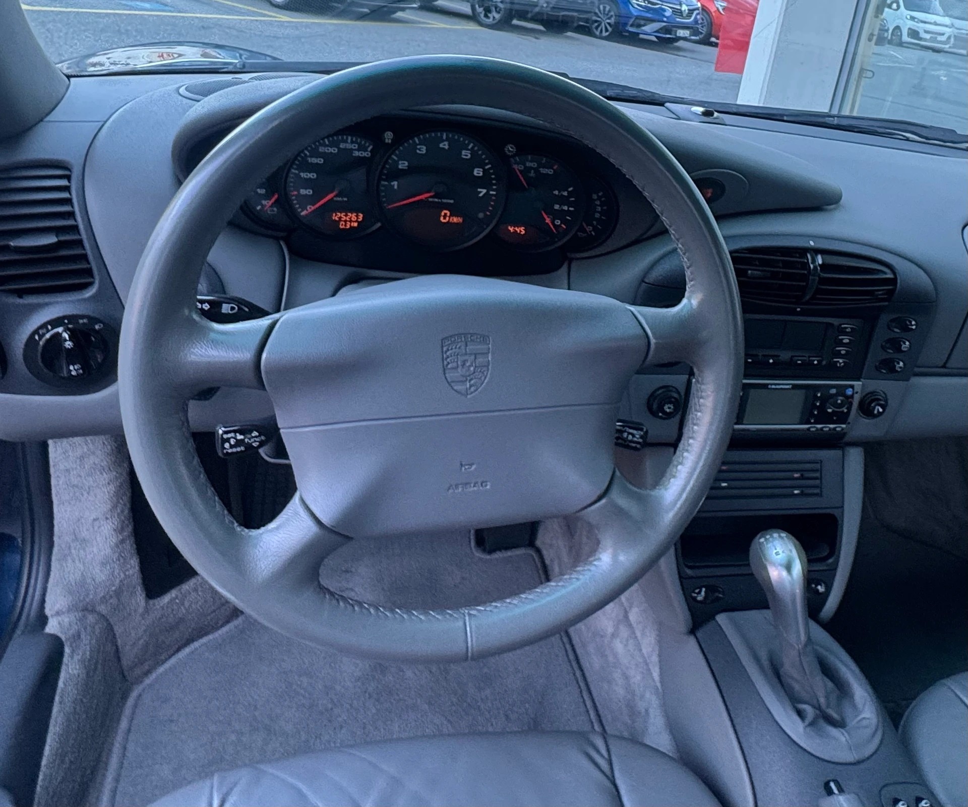 PORSCHE 911 Carrera-image-11
