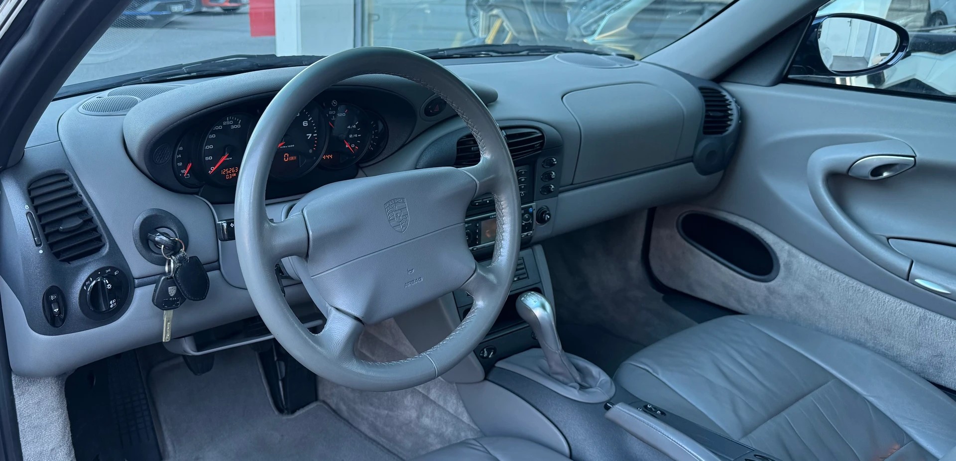 PORSCHE 911 Carrera-image-6
