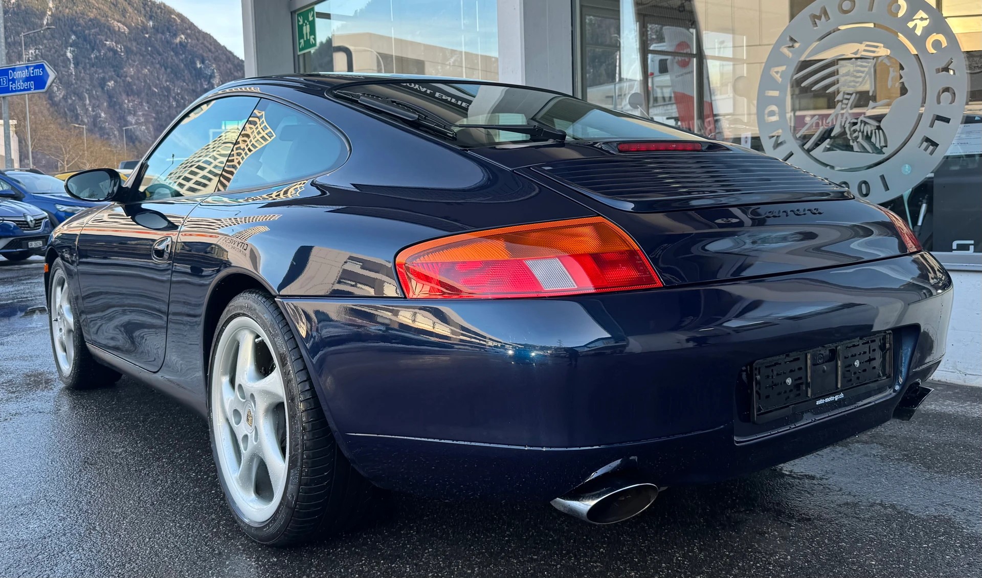 PORSCHE 911 Carrera-image-3