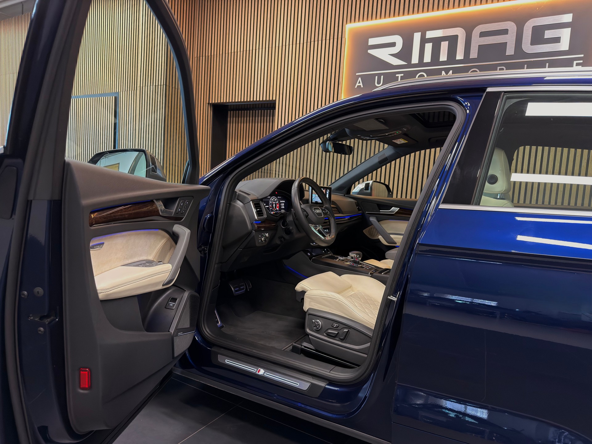 AUDI SQ5 3.0 TFSI quattro S-tronic | Vollausstattung | Frisch ab Service | MFK | CarVertical | Massagesitze-image-13