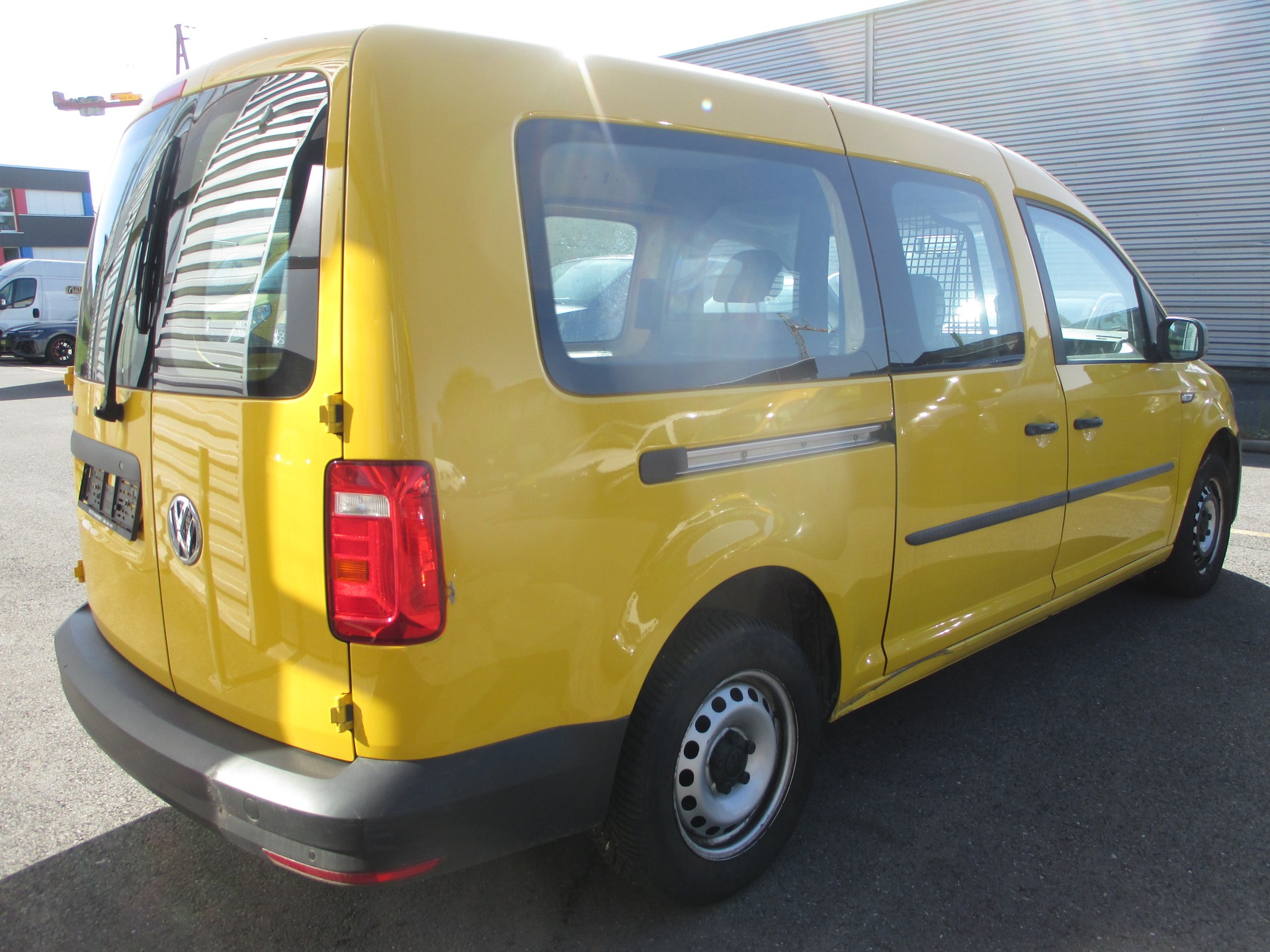 VW Caddy Maxi 1.0TSI BlueMotion Technology-image-4