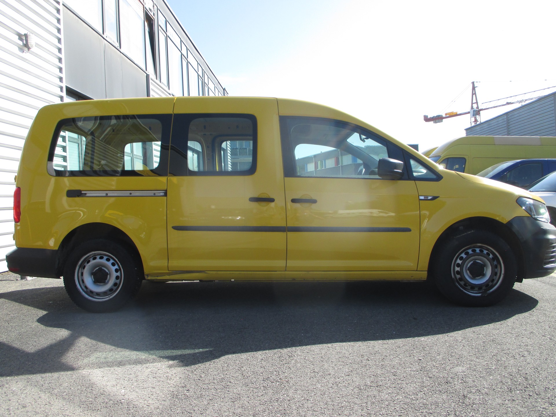 VW Caddy Maxi 1.0TSI BlueMotion Technology-image-3
