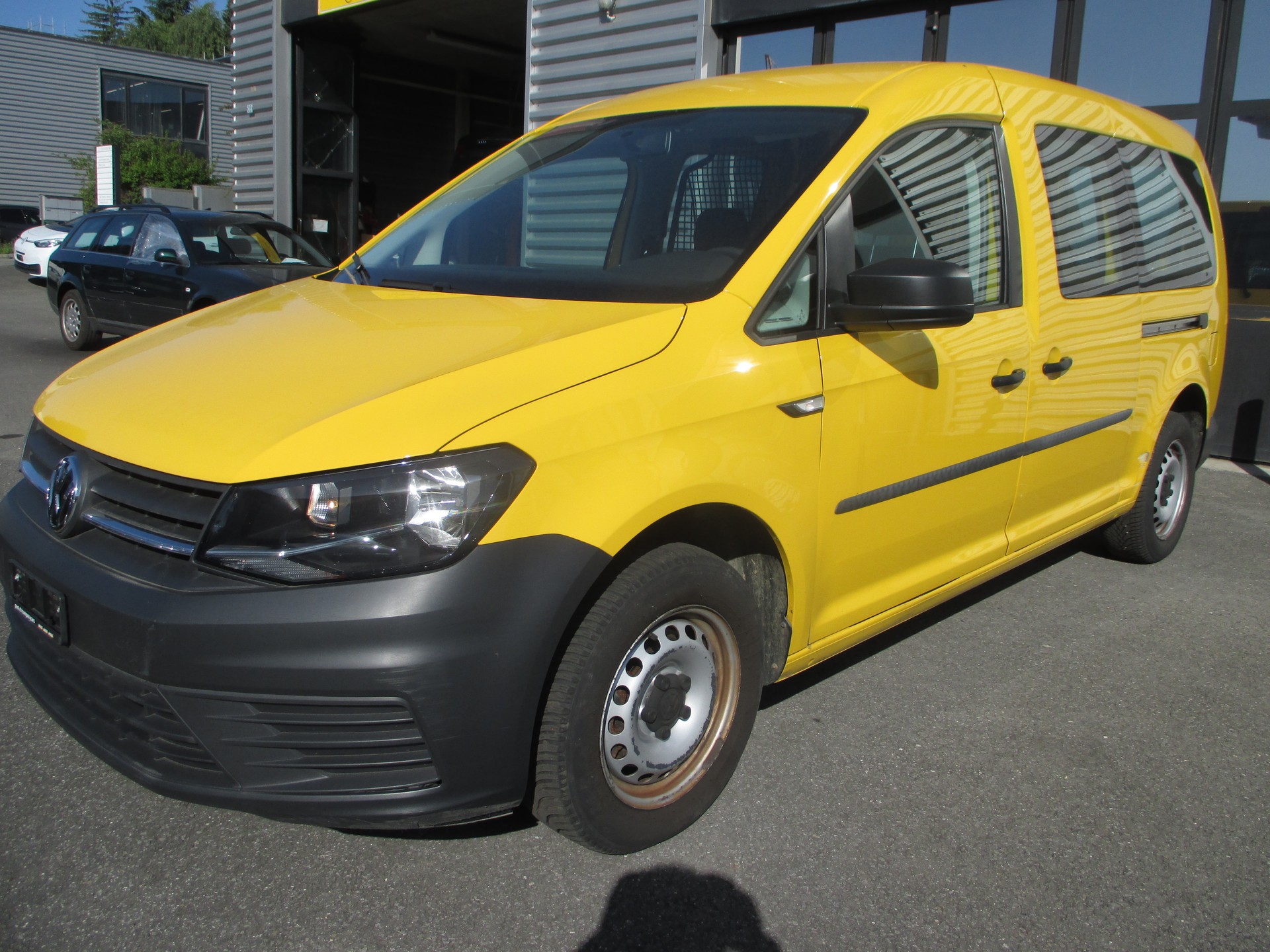 VW Caddy Maxi 1.0TSI BlueMotion Technology-image-8