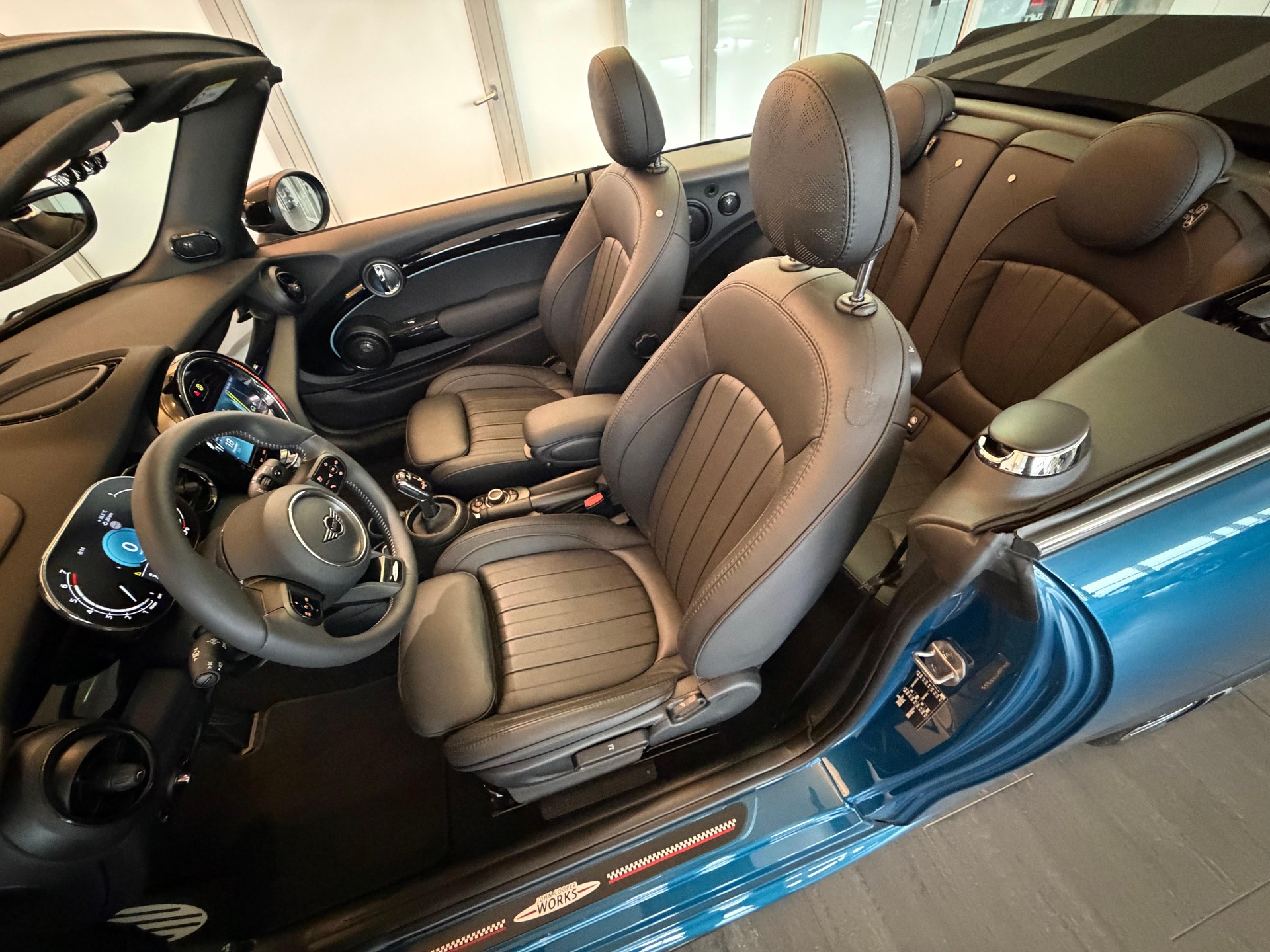 MINI Cabrio F57 2.0i Cooper S-image-9