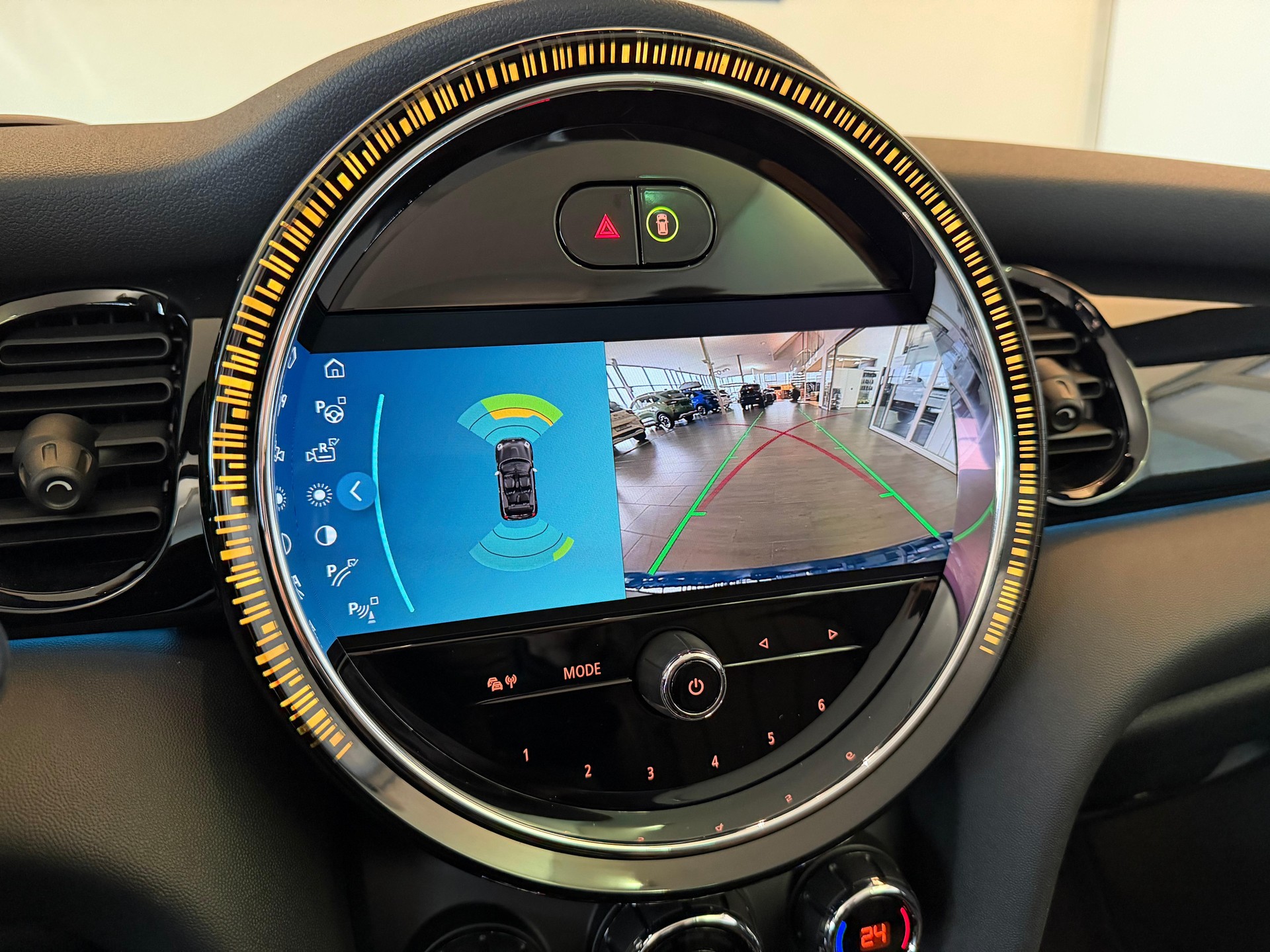 MINI Cabrio F57 2.0i Cooper S-image-15