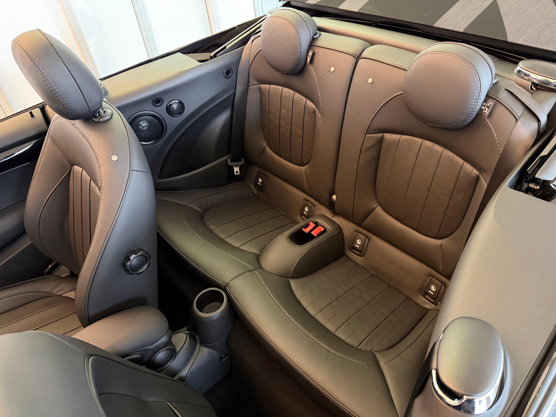 MINI Cabrio F57 2.0i Cooper S-image-10