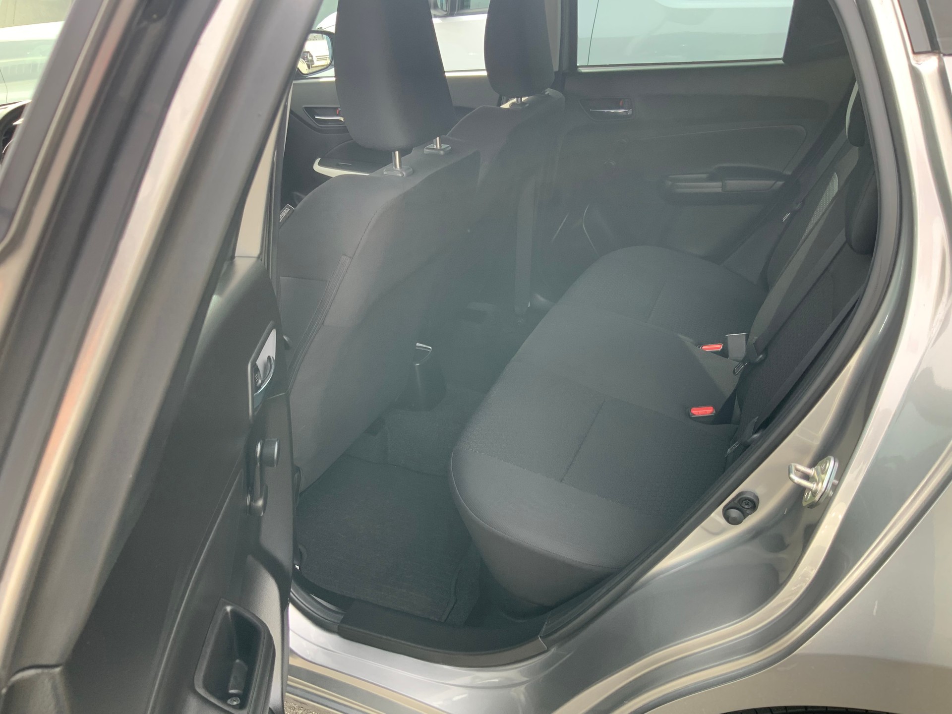 SUZUKI Swift 1.2 Compact Top 4x4 Hybrid-image-7