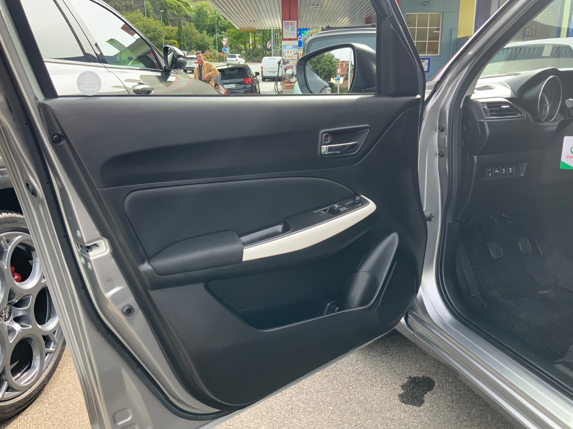 SUZUKI Swift 1.2 Compact Top 4x4 Hybrid-image-5