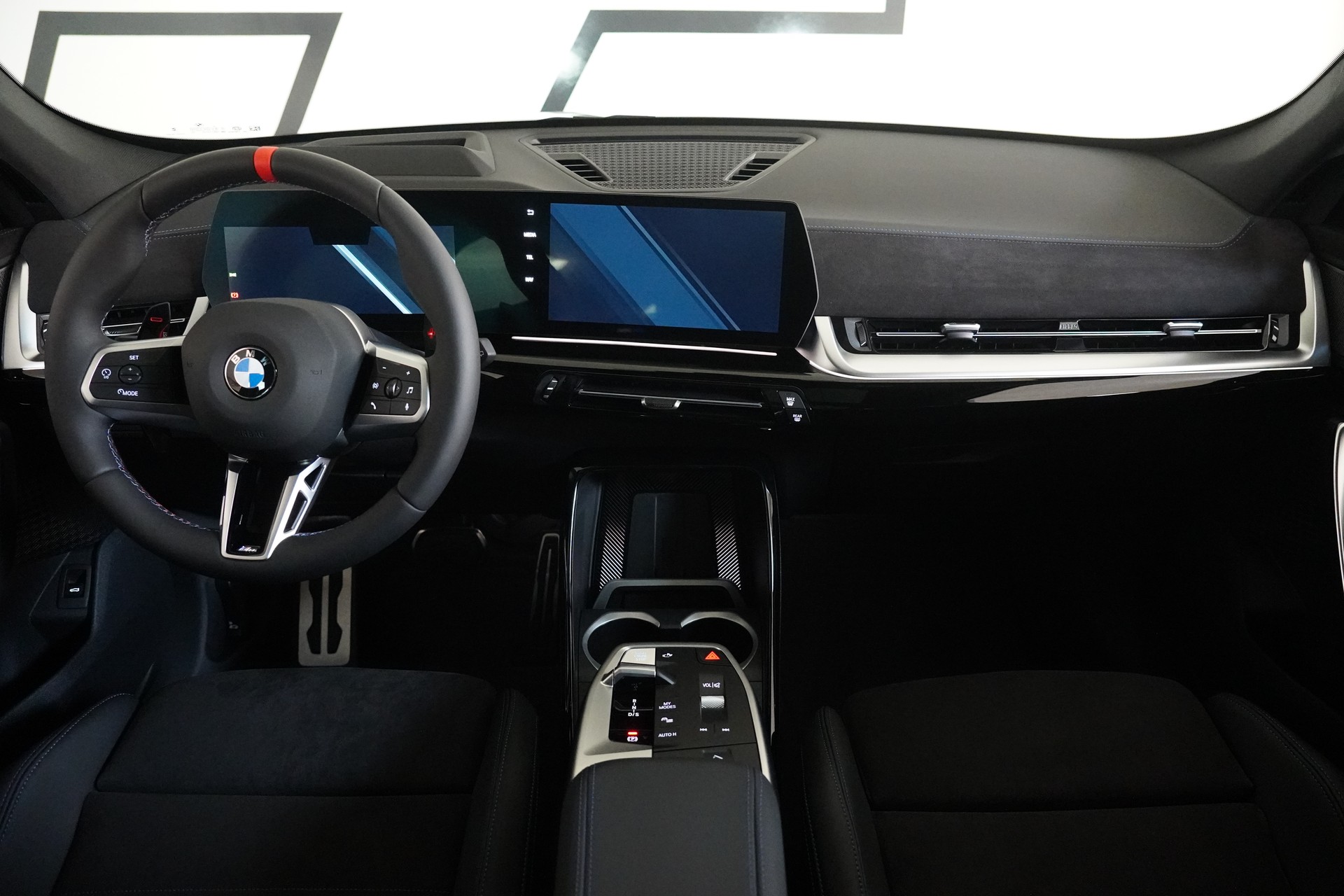 BMW X1 xDrive M35i-image-17