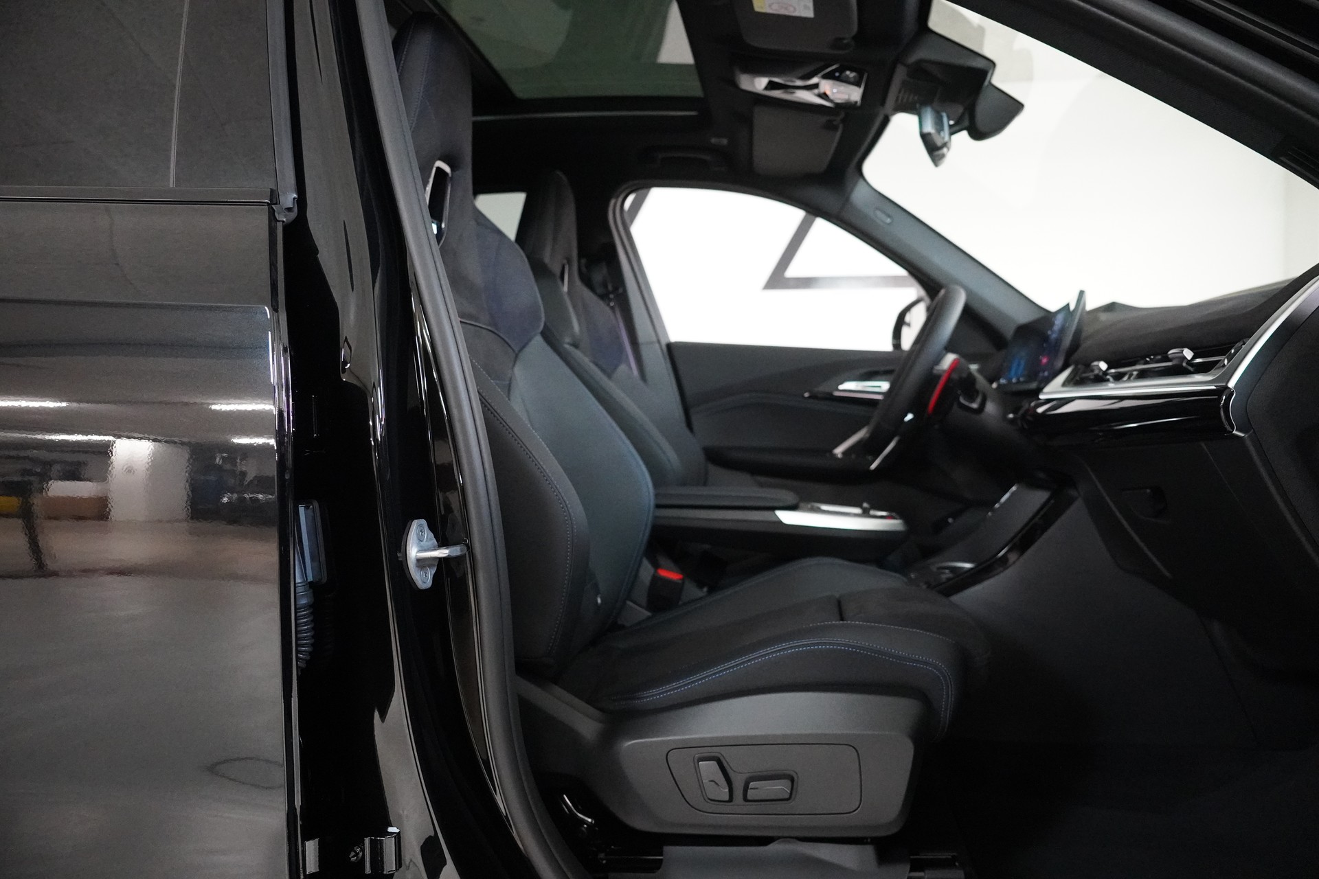 BMW X1 xDrive M35i-image-13