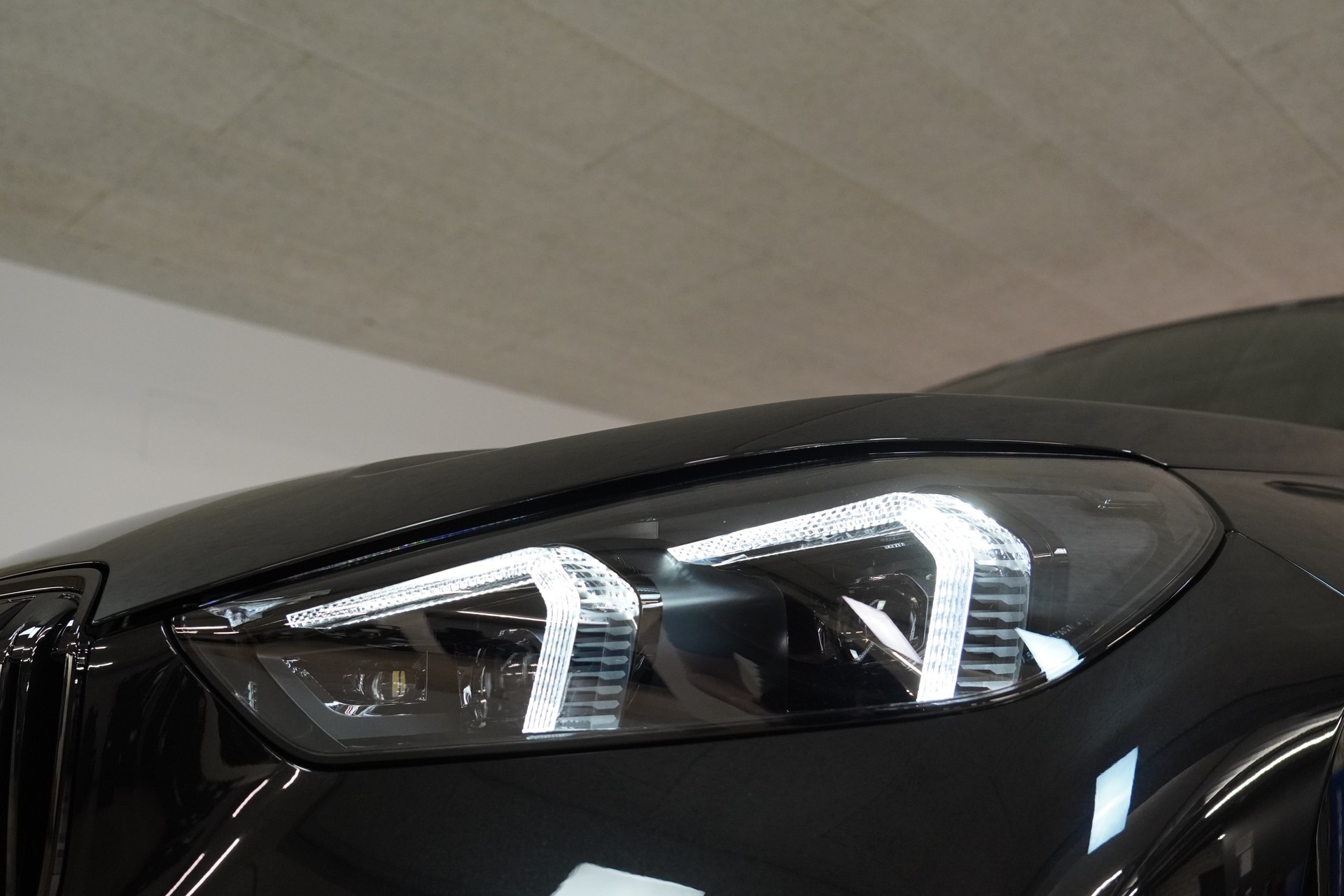 BMW X1 xDrive M35i-image-8