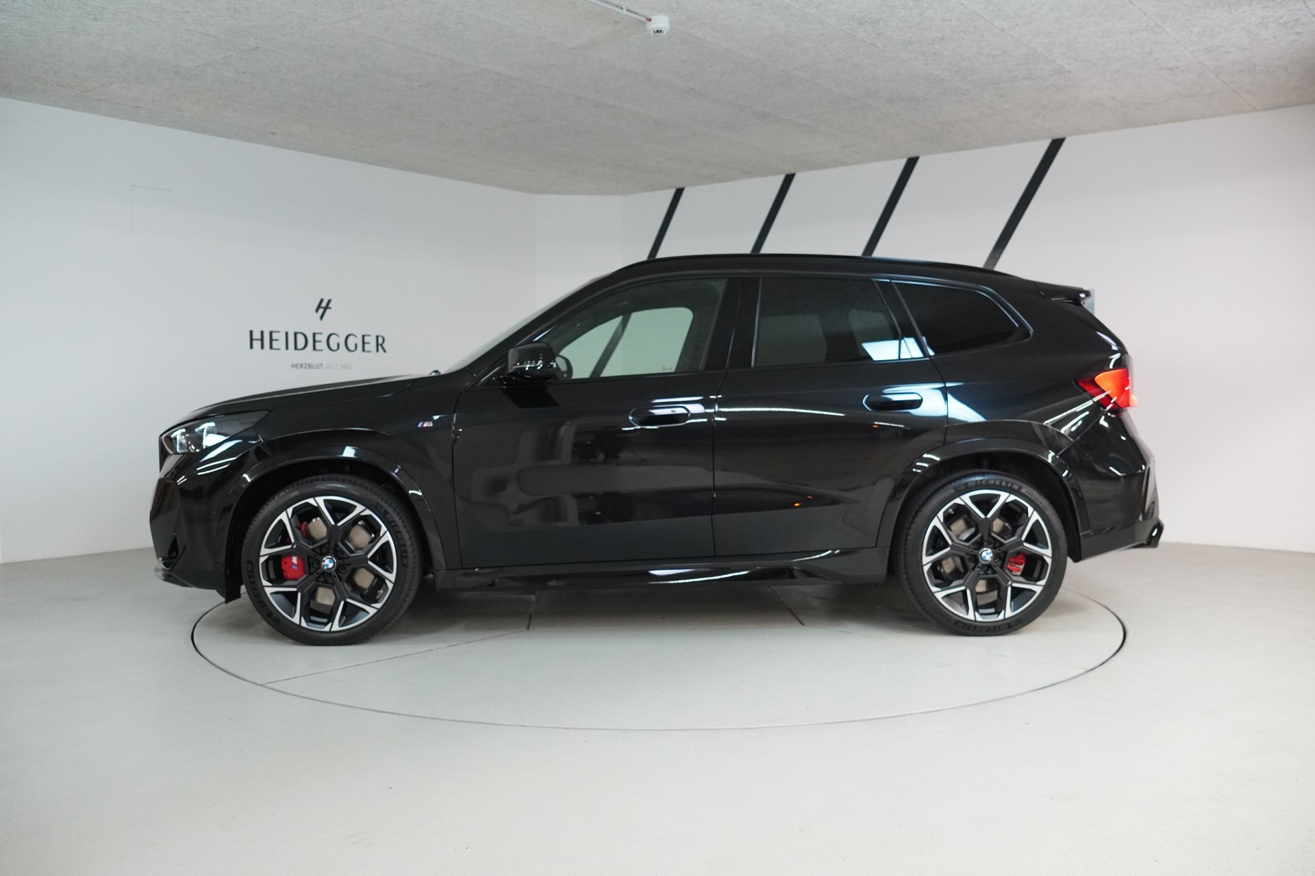BMW X1 xDrive M35i-image-3