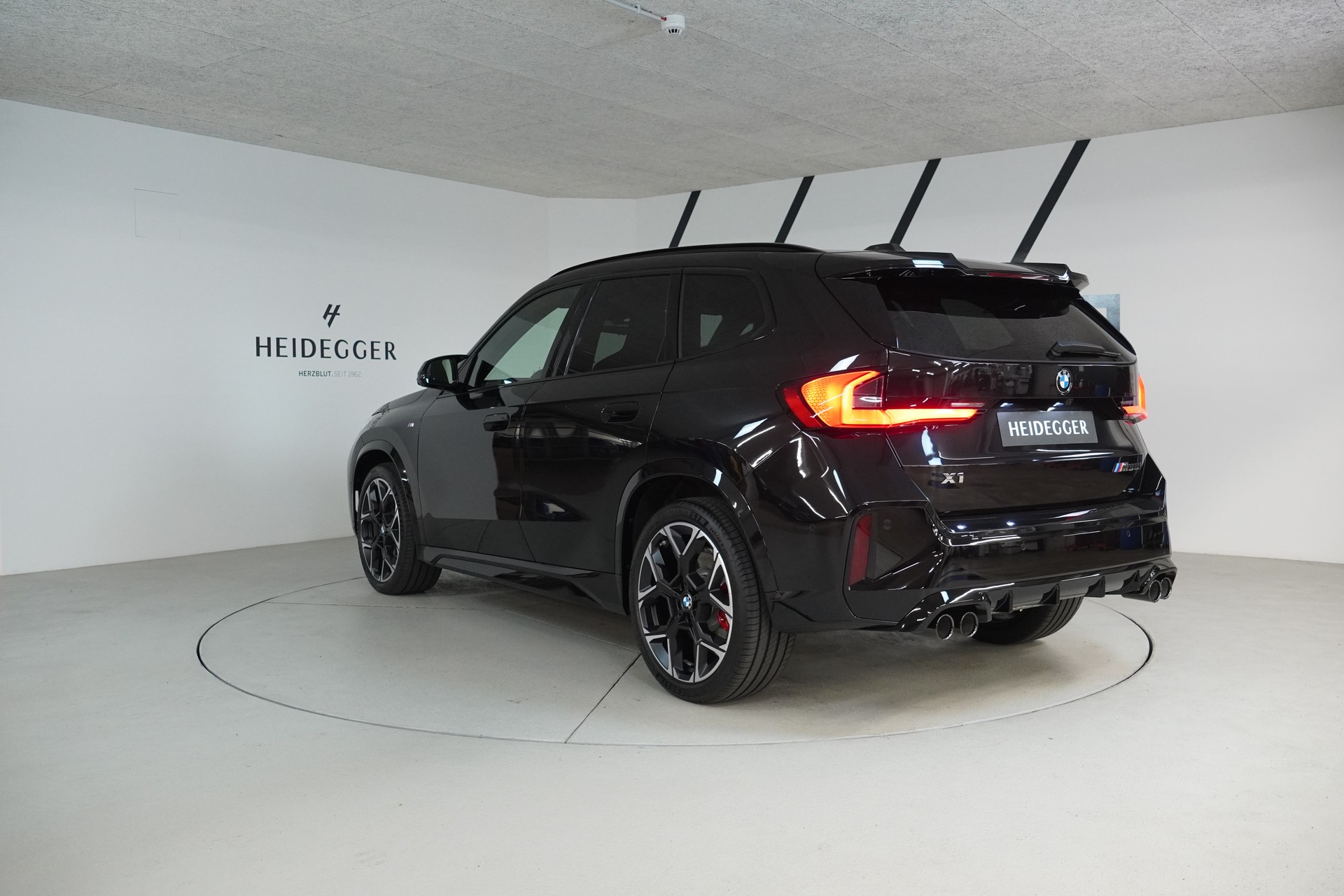 BMW X1 xDrive M35i-image-4