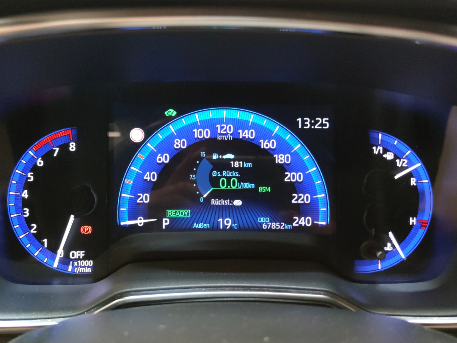 TOYOTA Corolla Touring Sports 2.0 HSD Trend-image-12