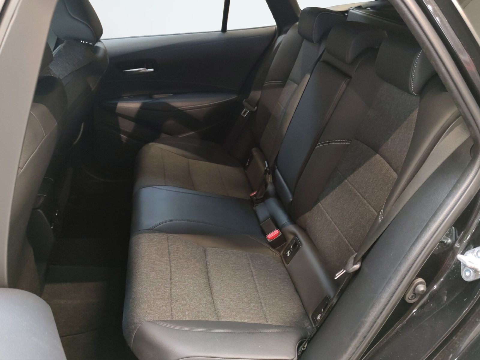 TOYOTA Corolla Touring Sports 2.0 HSD Trend-image-16