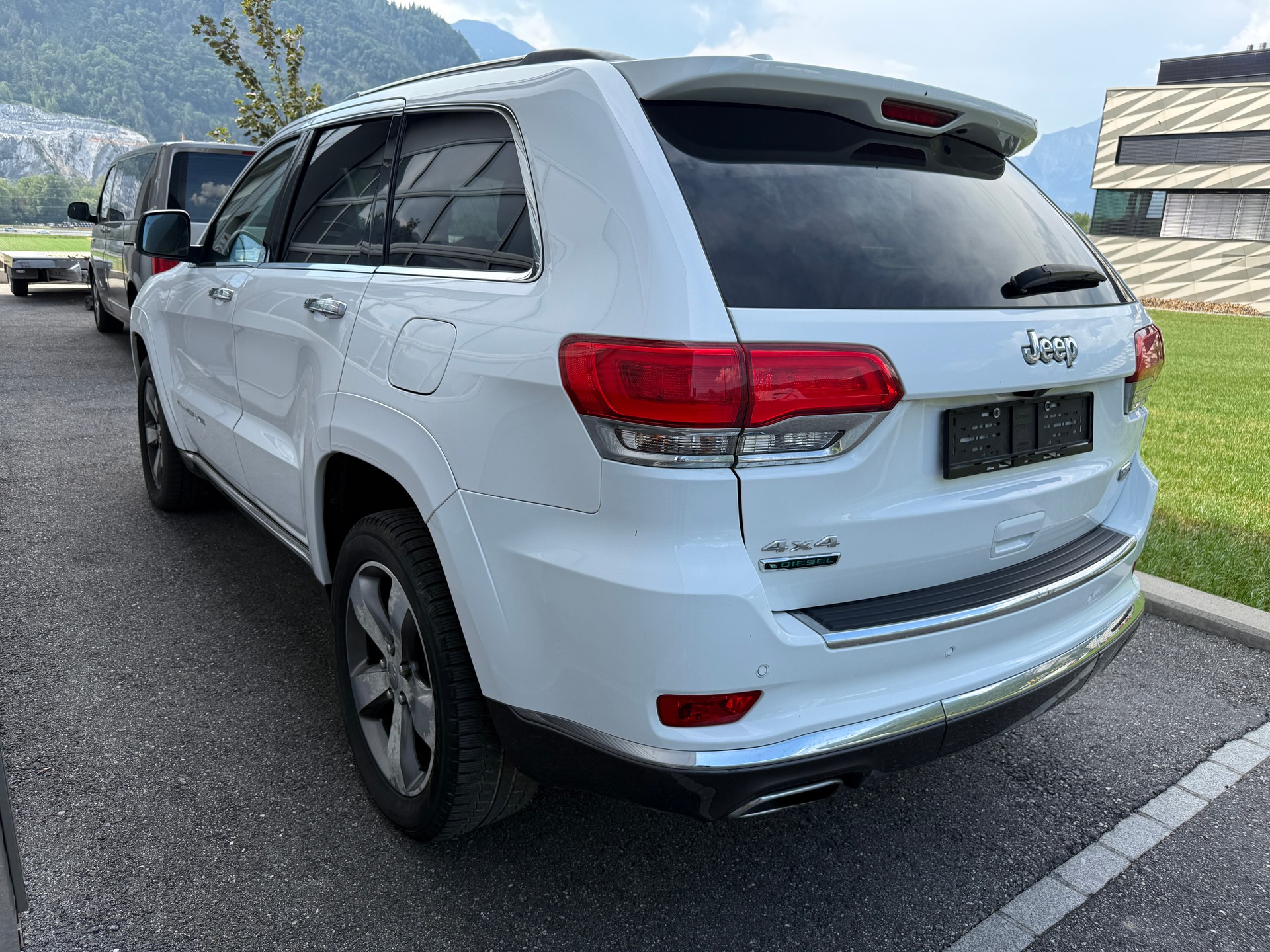 JEEP Grand Cherokee 3.0 CRD Summit Automatic-image-3