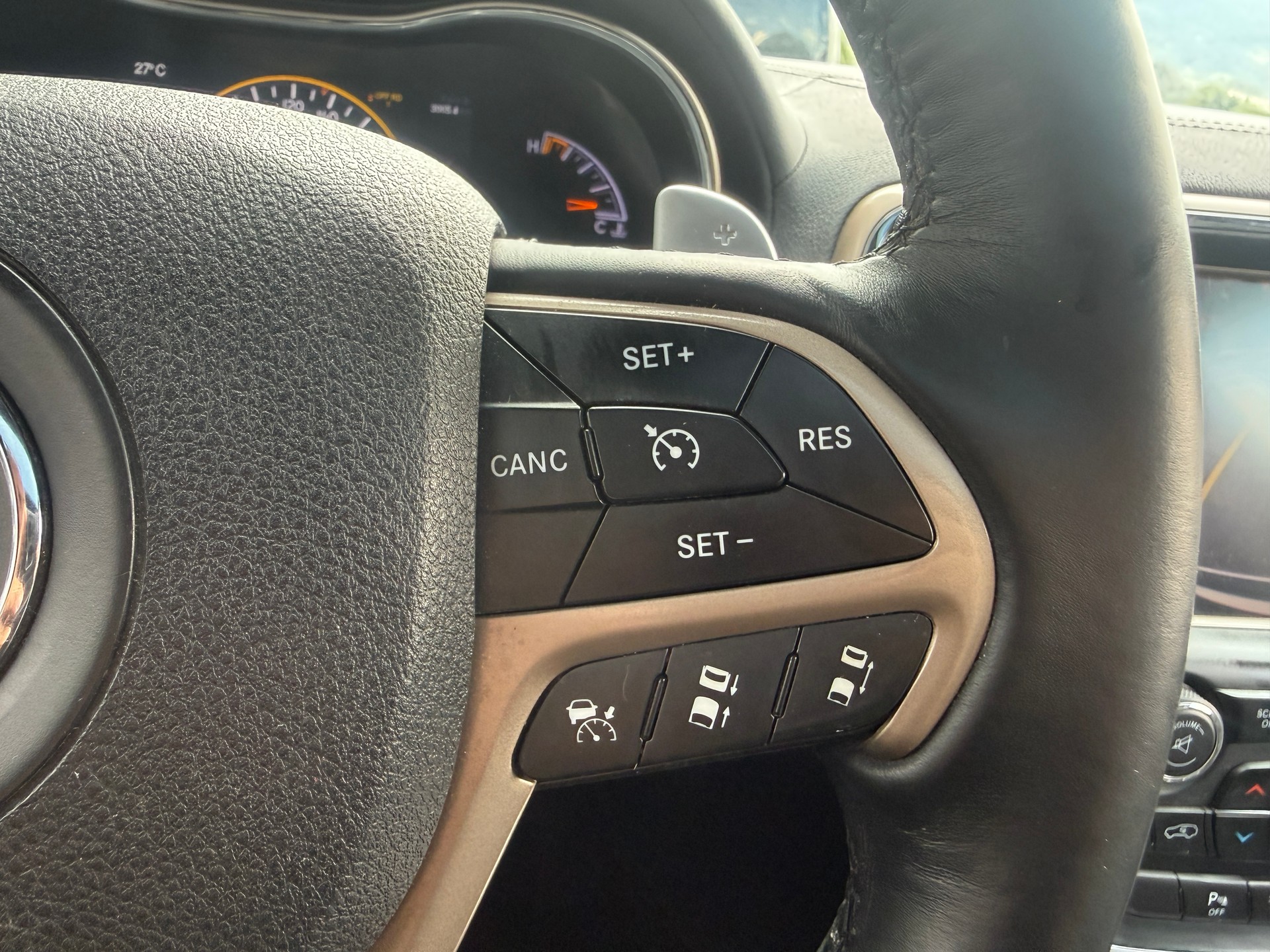 JEEP Grand Cherokee 3.0 CRD Summit Automatic-image-9
