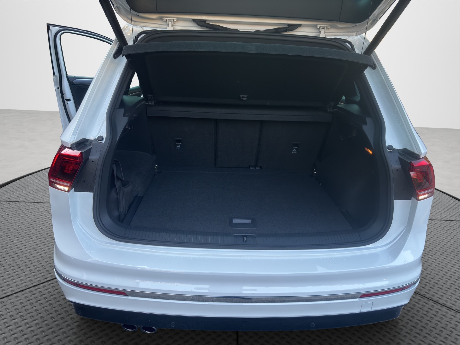 VW Tiguan 2.0TSI Highline 4Motion DSG-image-14