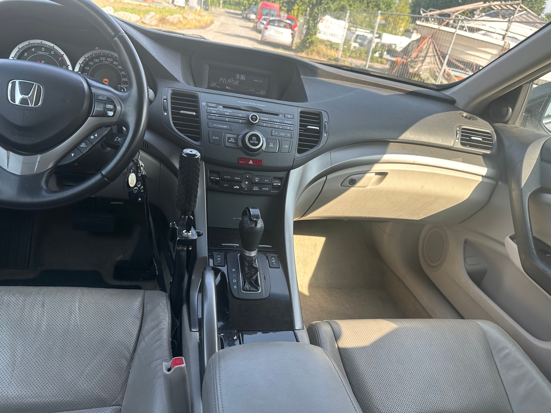 HONDA Accord Tourer 2.0i 16V Executive Automatic-image-12