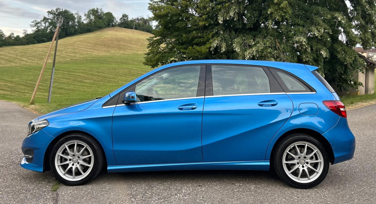 MERCEDES-BENZ B 220 CDI Swiss Star Edition Urban 4Matic 7G-DCT-showroom-element-1