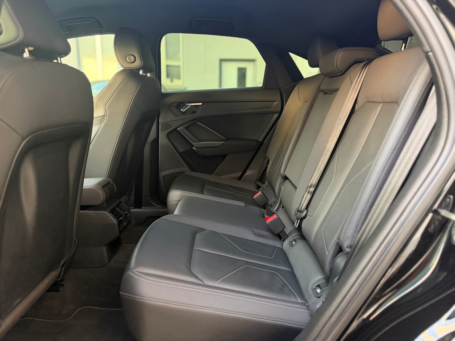 AUDI Q3 Sportback 45 TFSI S line quattro S-tronic-image-11