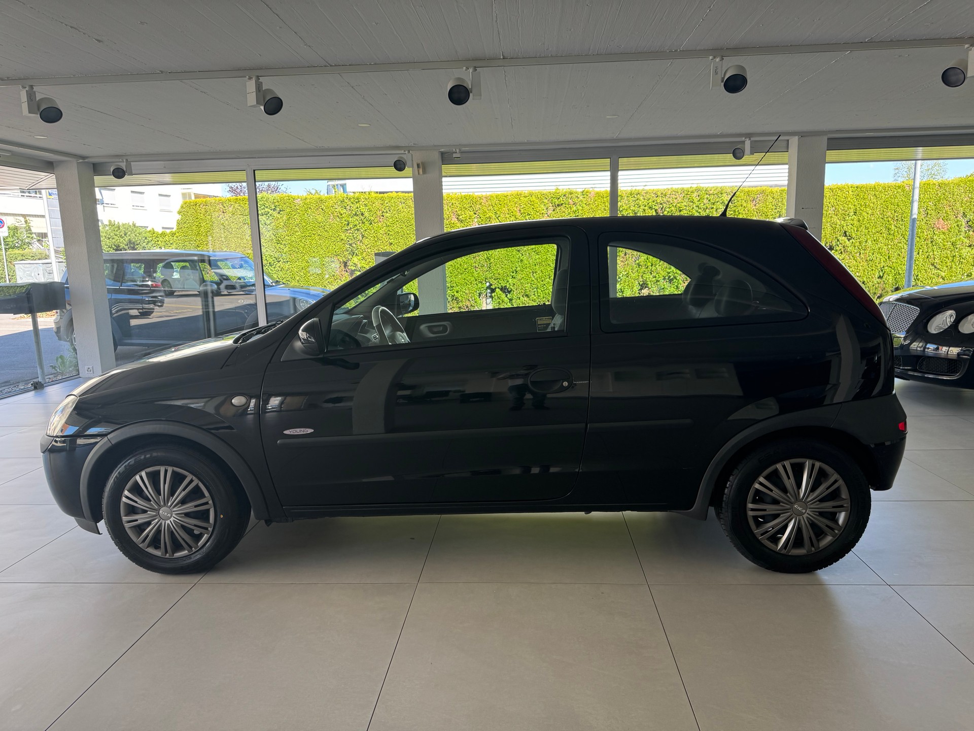 OPEL Corsa 1.2 16V Young-image-4