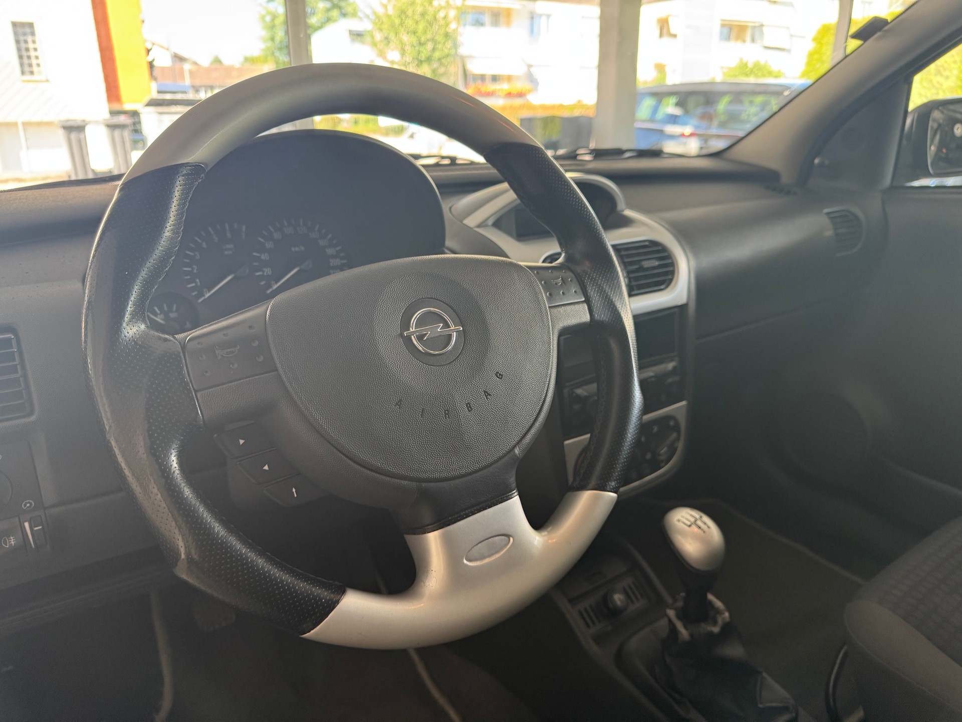 OPEL Corsa 1.2 16V Young-image-11