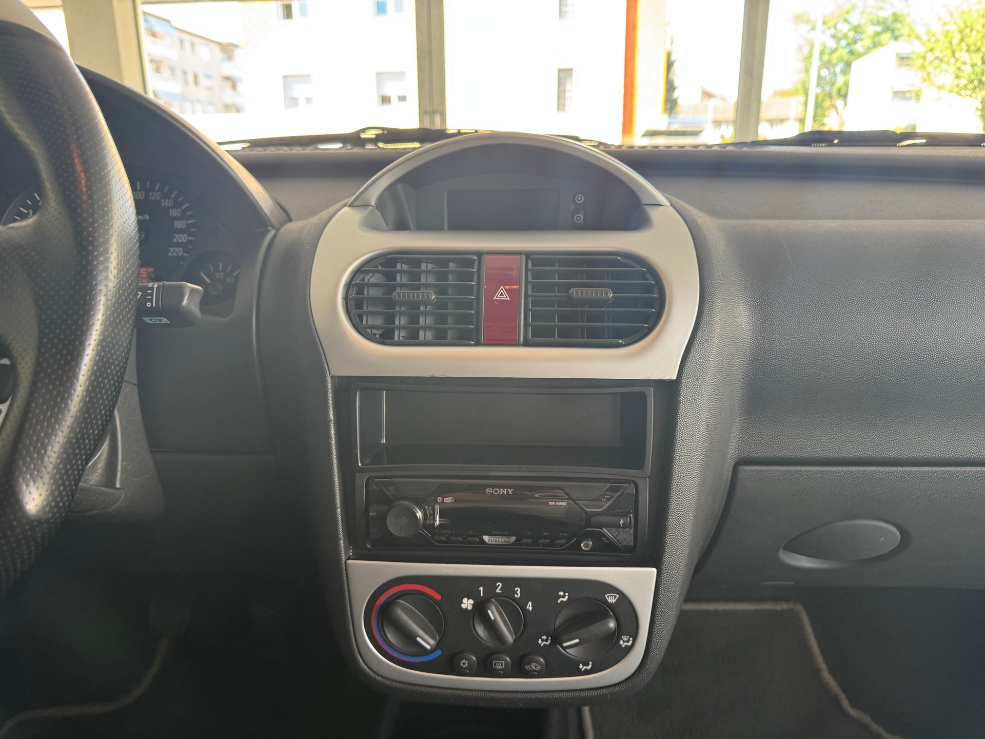 OPEL Corsa 1.2 16V Young-image-15