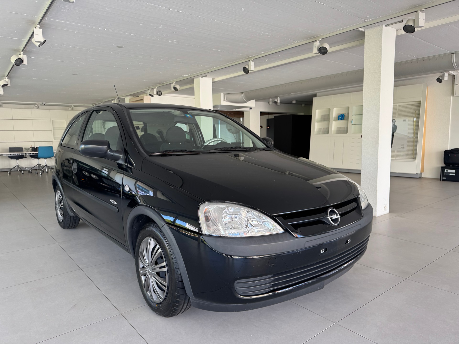 OPEL Corsa 1.2 16V Young-image-1