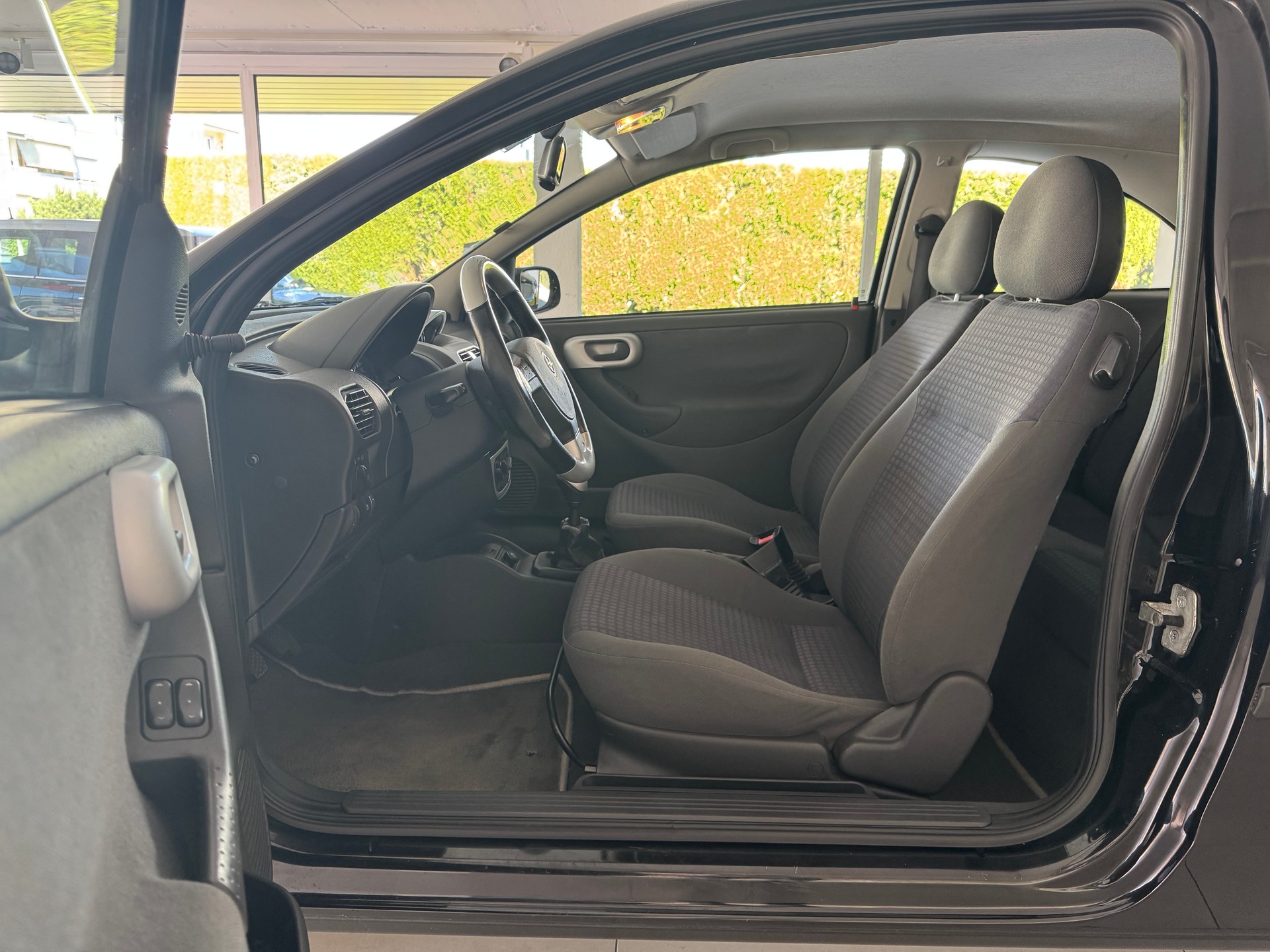OPEL Corsa 1.2 16V Young-image-9