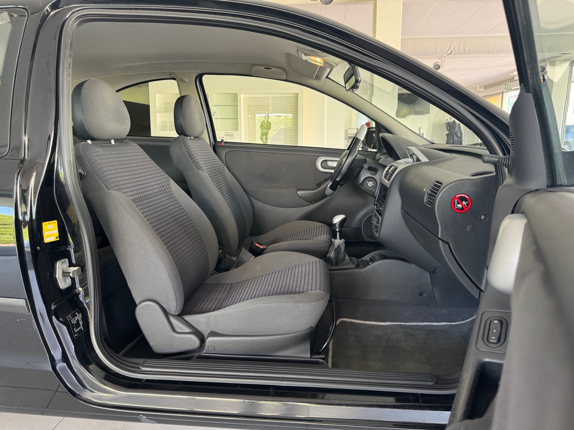 OPEL Corsa 1.2 16V Young-image-12