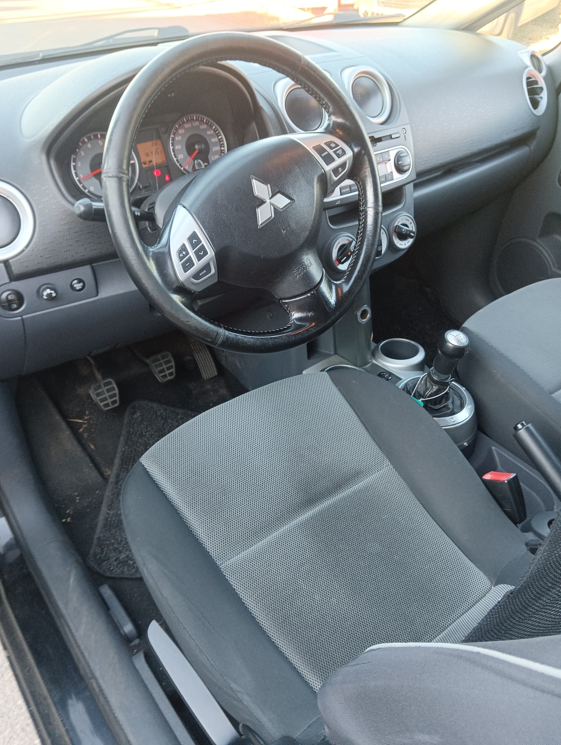 MITSUBISHI Colt 1.3 16V Jubilé (35) ClearTec-image-4