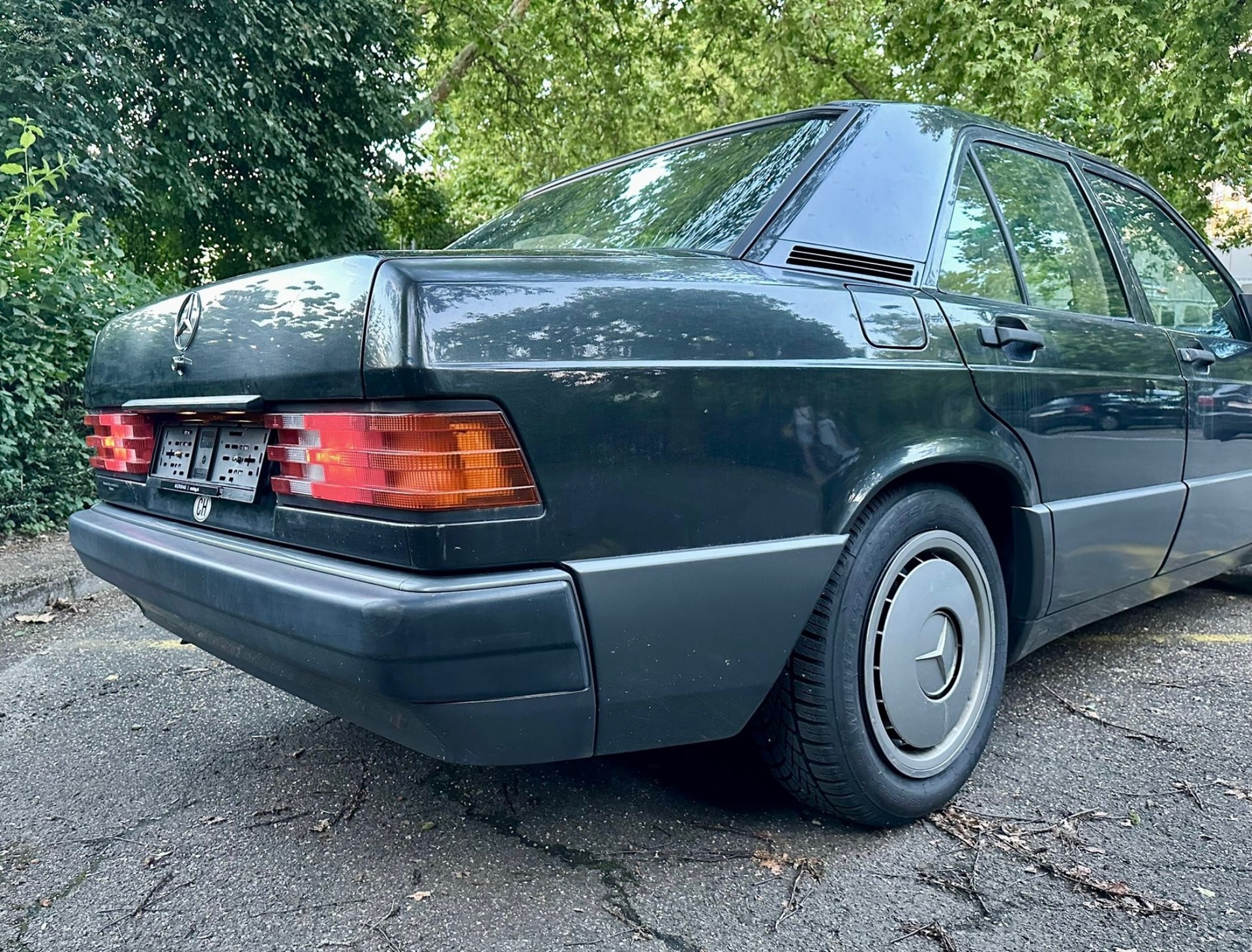 MERCEDES-BENZ 190-image-2