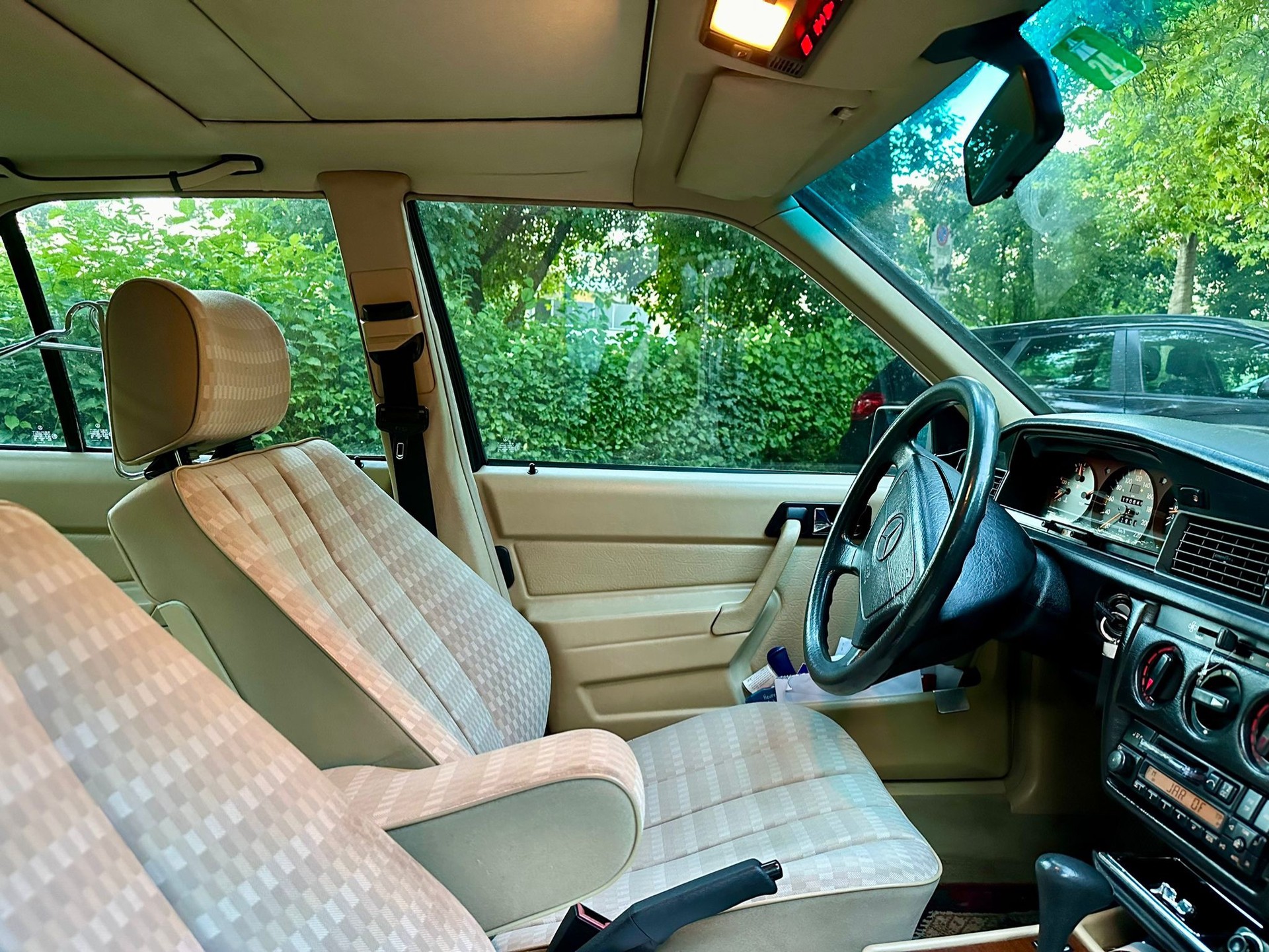 MERCEDES-BENZ 190-image-3