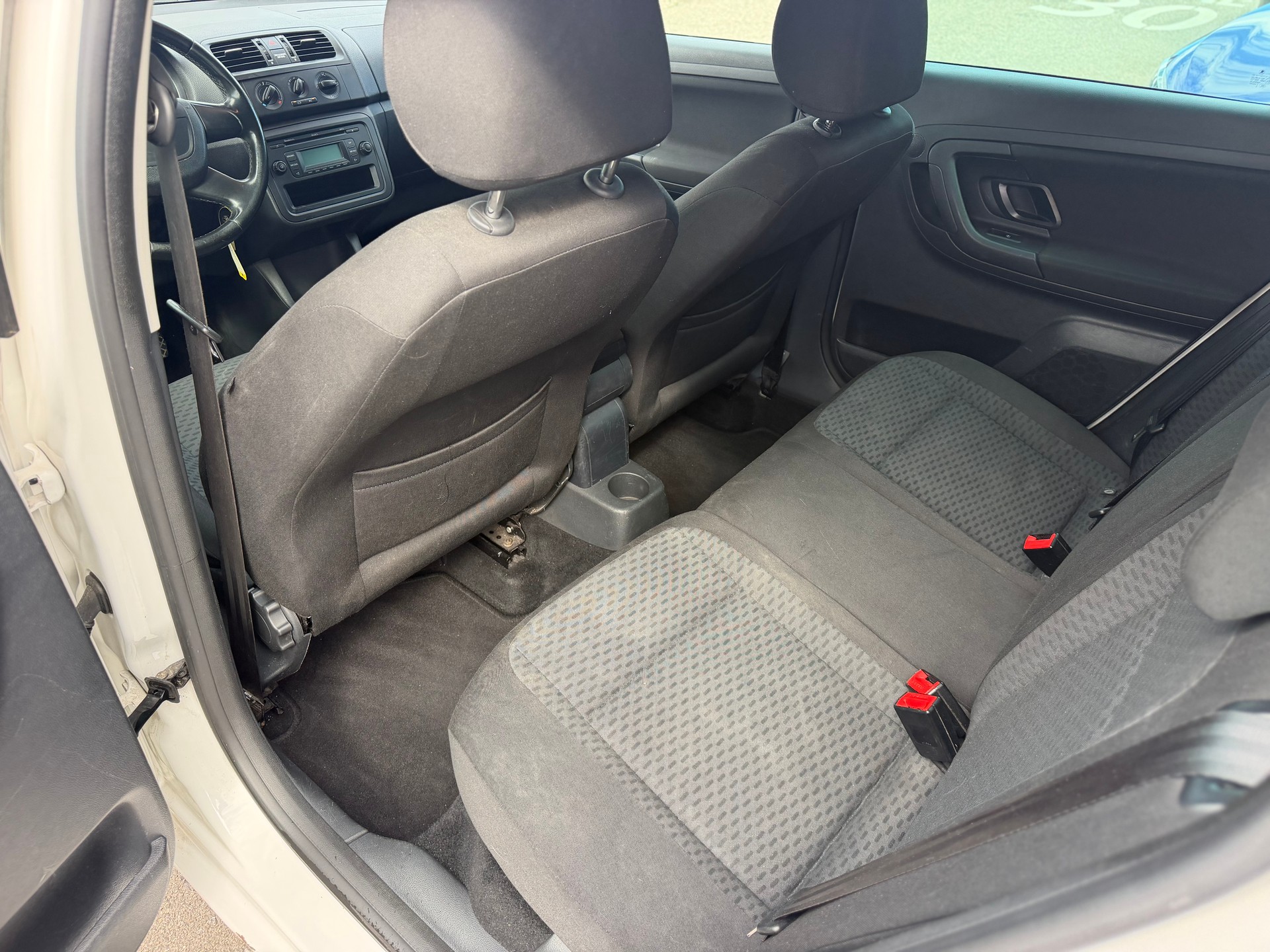 SKODA Fabia 1.6 TDI Ambiente-image-12