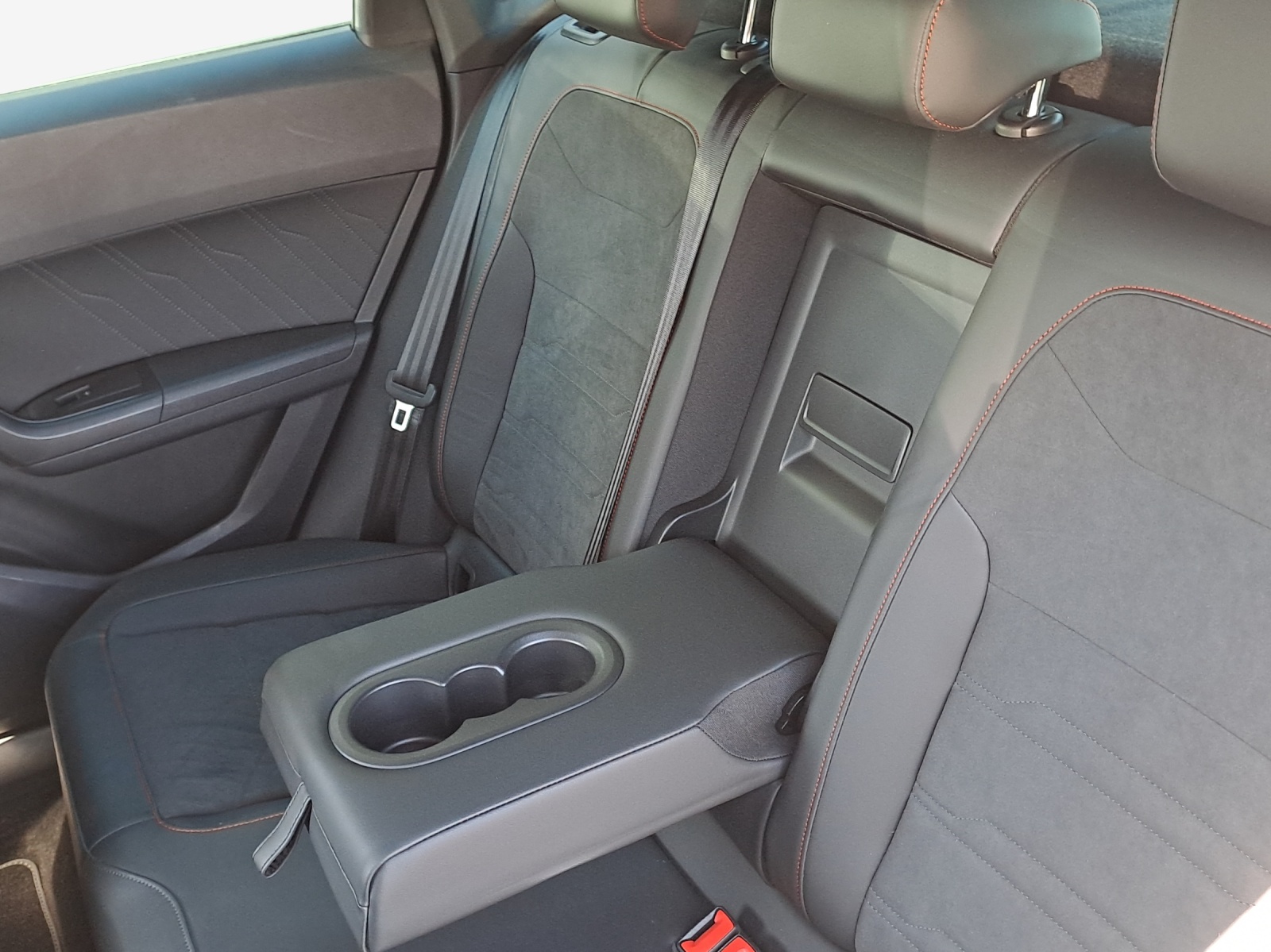 SEAT Ateca 2.0 TSI Hola FR 4Drive DSG-image-11