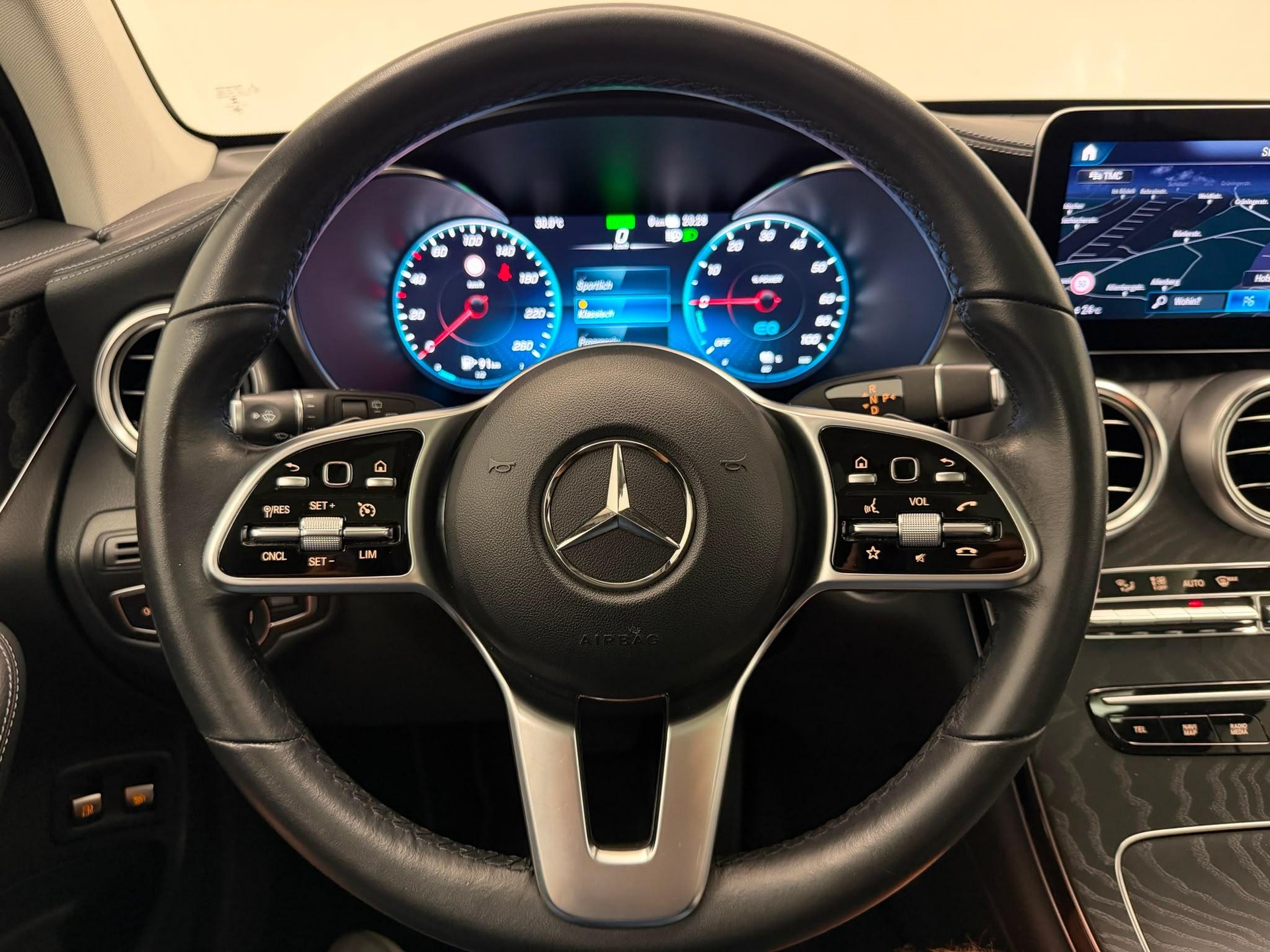 MERCEDES-BENZ GLC 300 e 4m-image-17